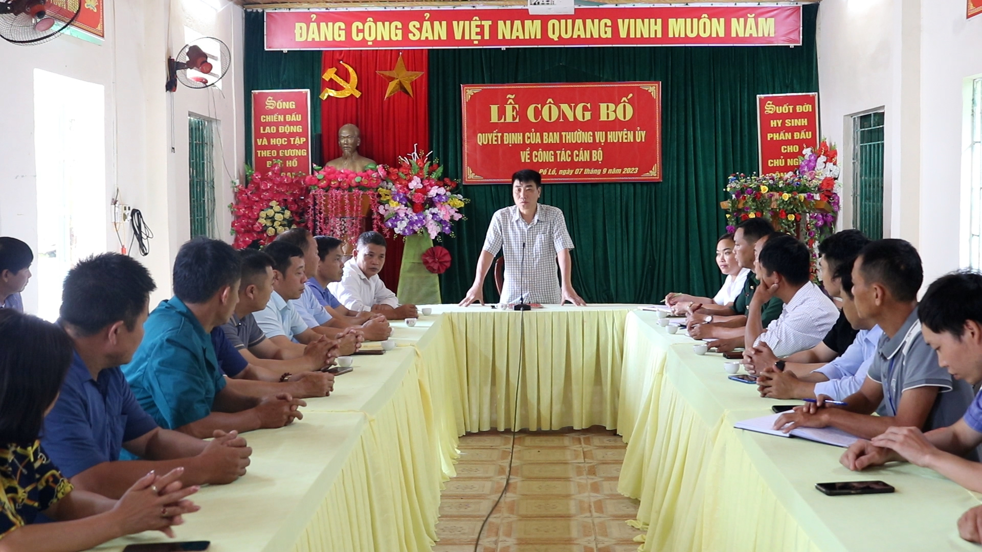 Huyện ủy Hoàng Su Phì công bố quyết định trưng tập cán bộ