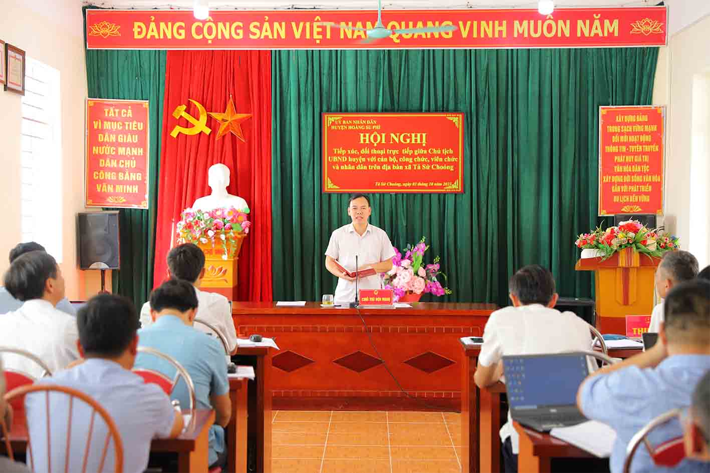 Chủ tịch UBND huyện Hoàng Su Phì đối thoại với cán bộ và nhân dân xã Tả Sử Choóng