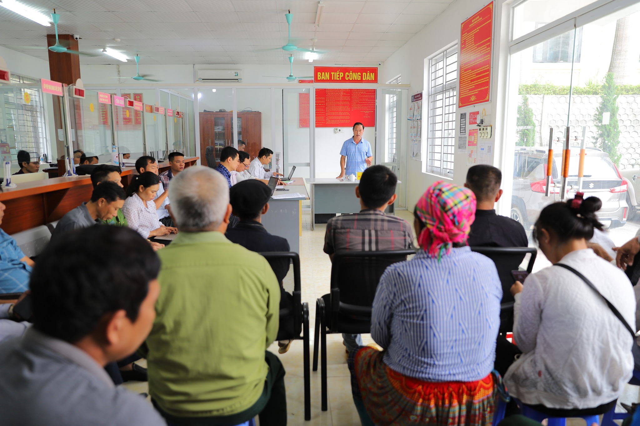 Bí thư Huyện ủy Hoàng Su Phì tiếp dân, đối thoại với người dân về công tác bồi thường giải phóng mặt bằng