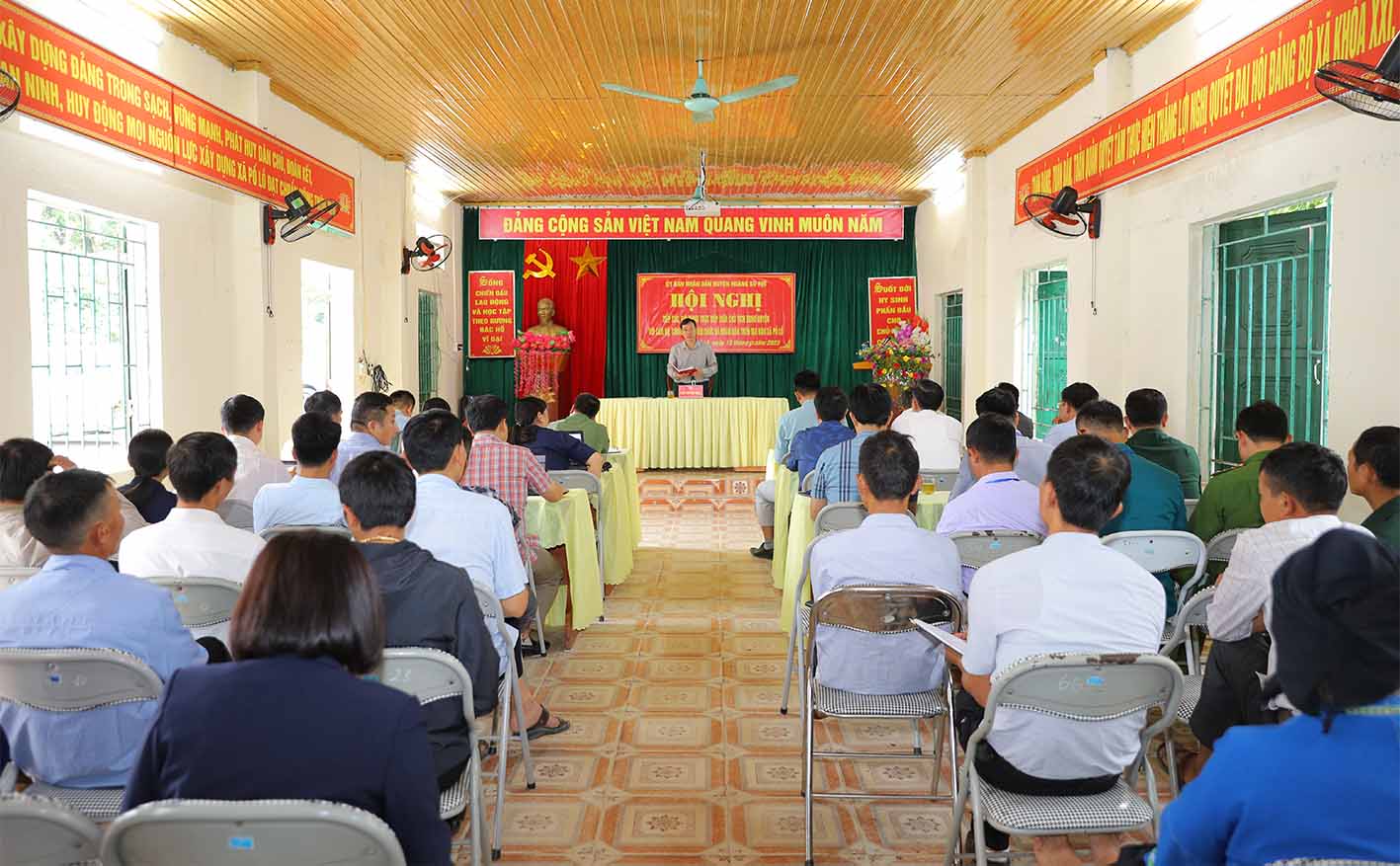 Chủ tịch UBND huyện Hoàng Su Phì đối thoại với cán bộ và nhân dân xã Pố Lồ
