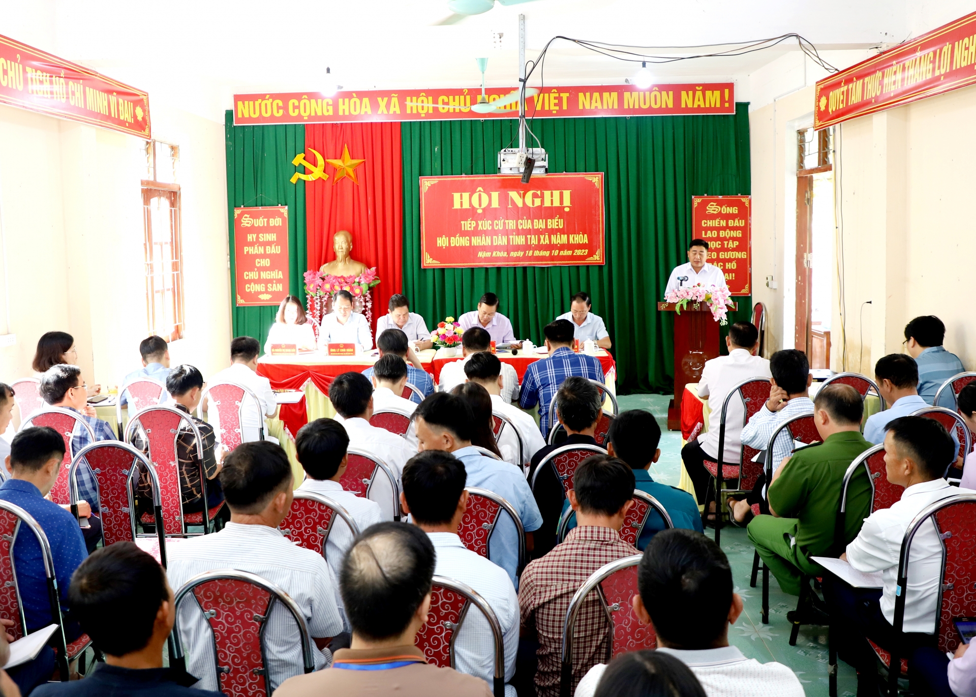 Tổ đại biểu HĐND tỉnh tiếp xúc cử tri tại xã Nậm Khoà