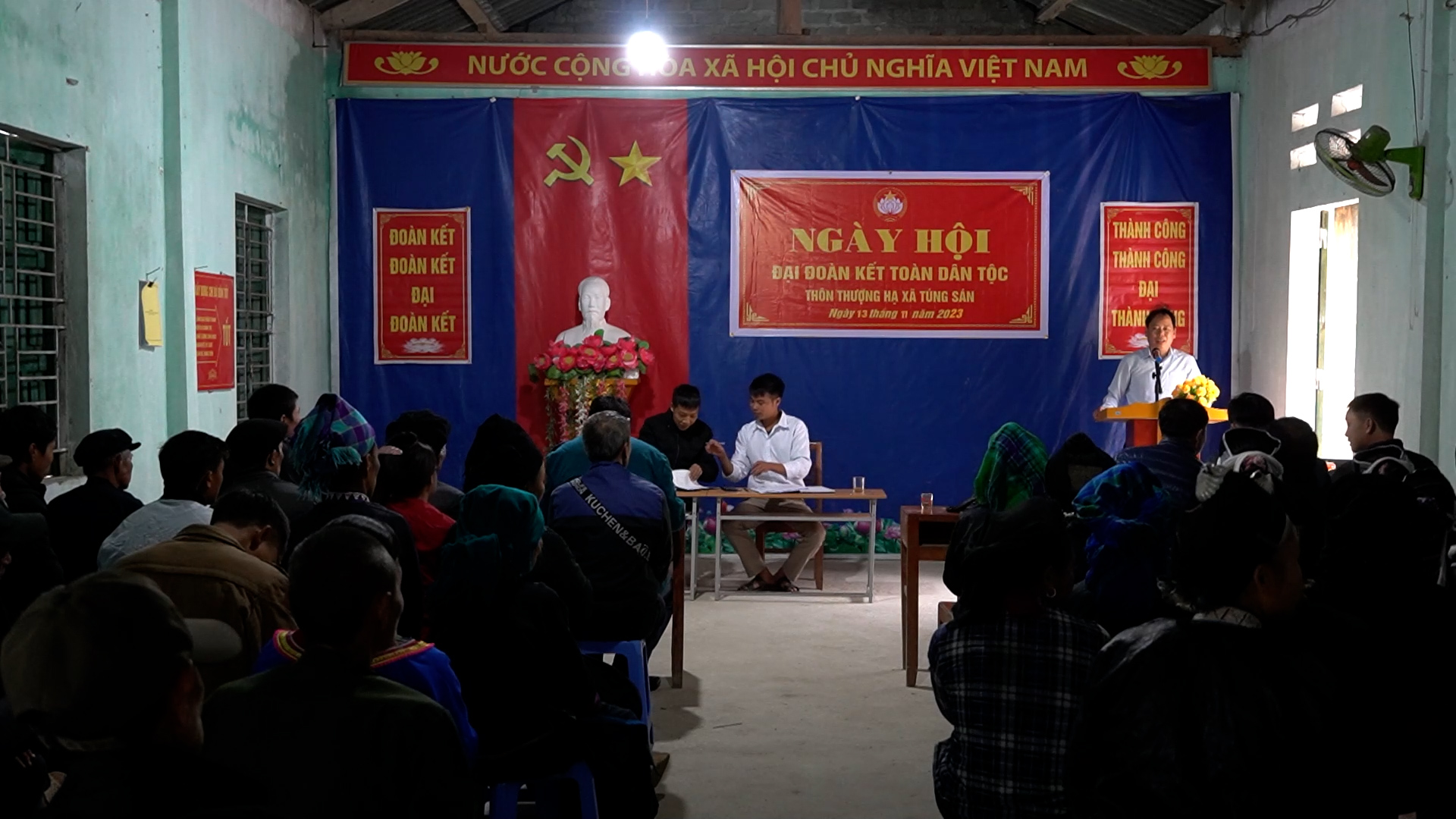 Phó chủ tịch UBND huyện dự Ngày hội Đại đoàn kết thôn Thượng Hạ xã Túng Sán