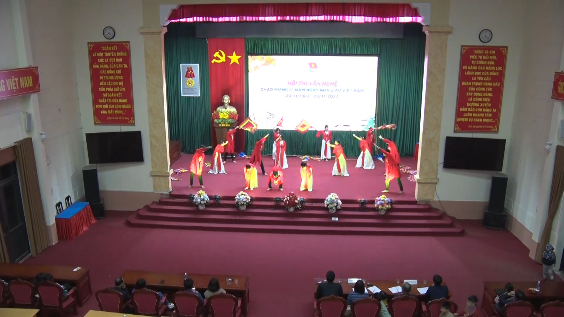 Văn nghệ chào mừng kỷ niệm 41 năm Ngày nhà giáo Việt Nam 20 - 11