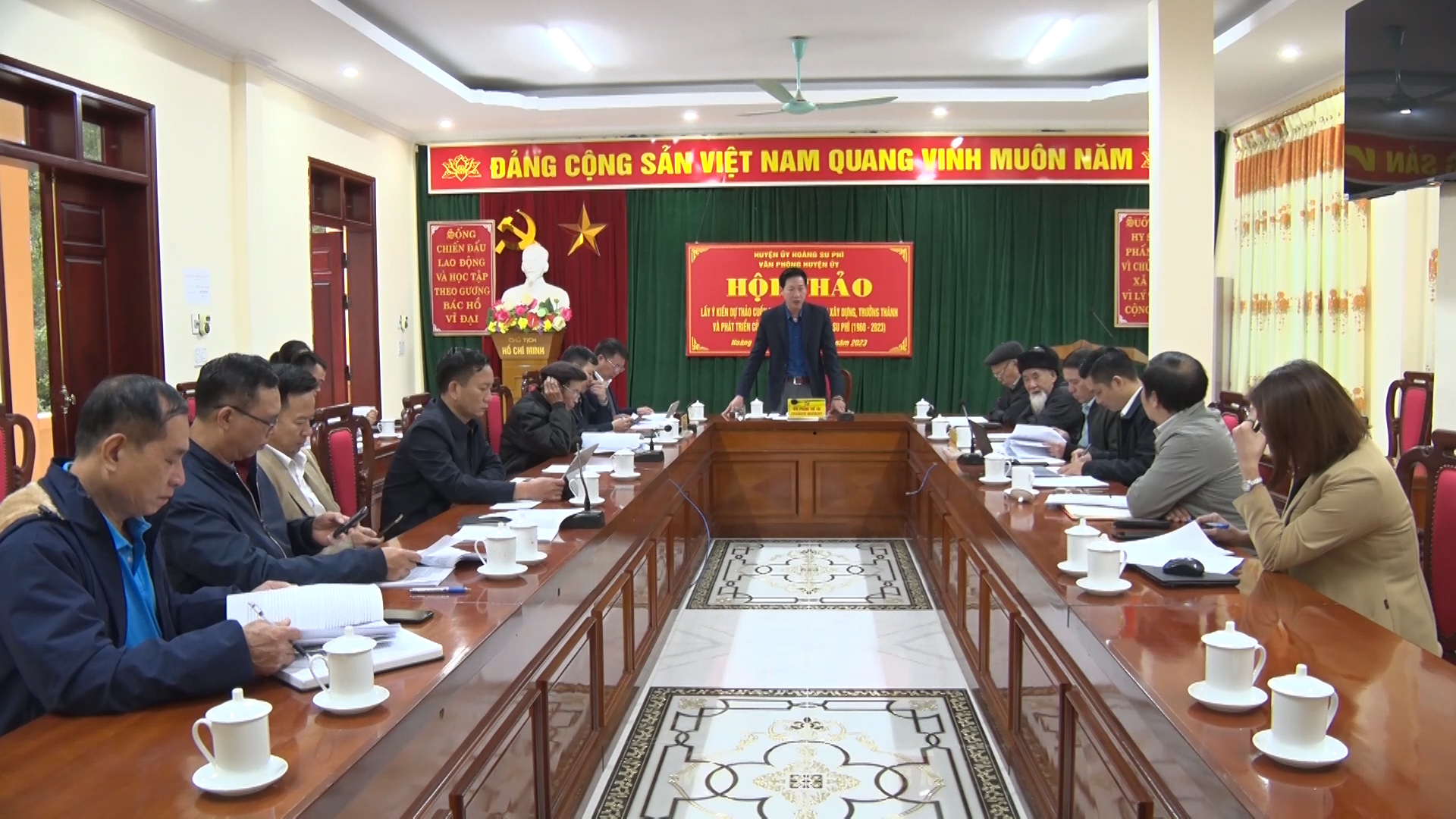 Hội thảo lấy ý kiến xây dựng cuốn truyền thống Văn phòng Huyện uỷ Hoàng Su Phì