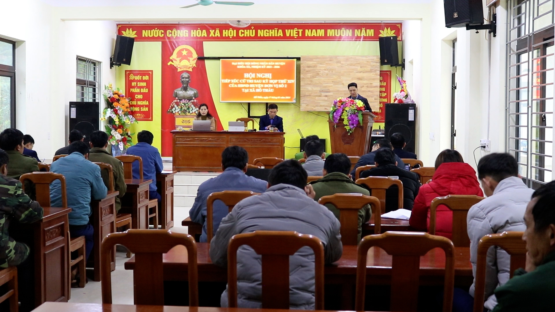 Tổ đại biểu số 2 HĐND huyện tiếp xúc cử tri tại xã Hồ Thầu