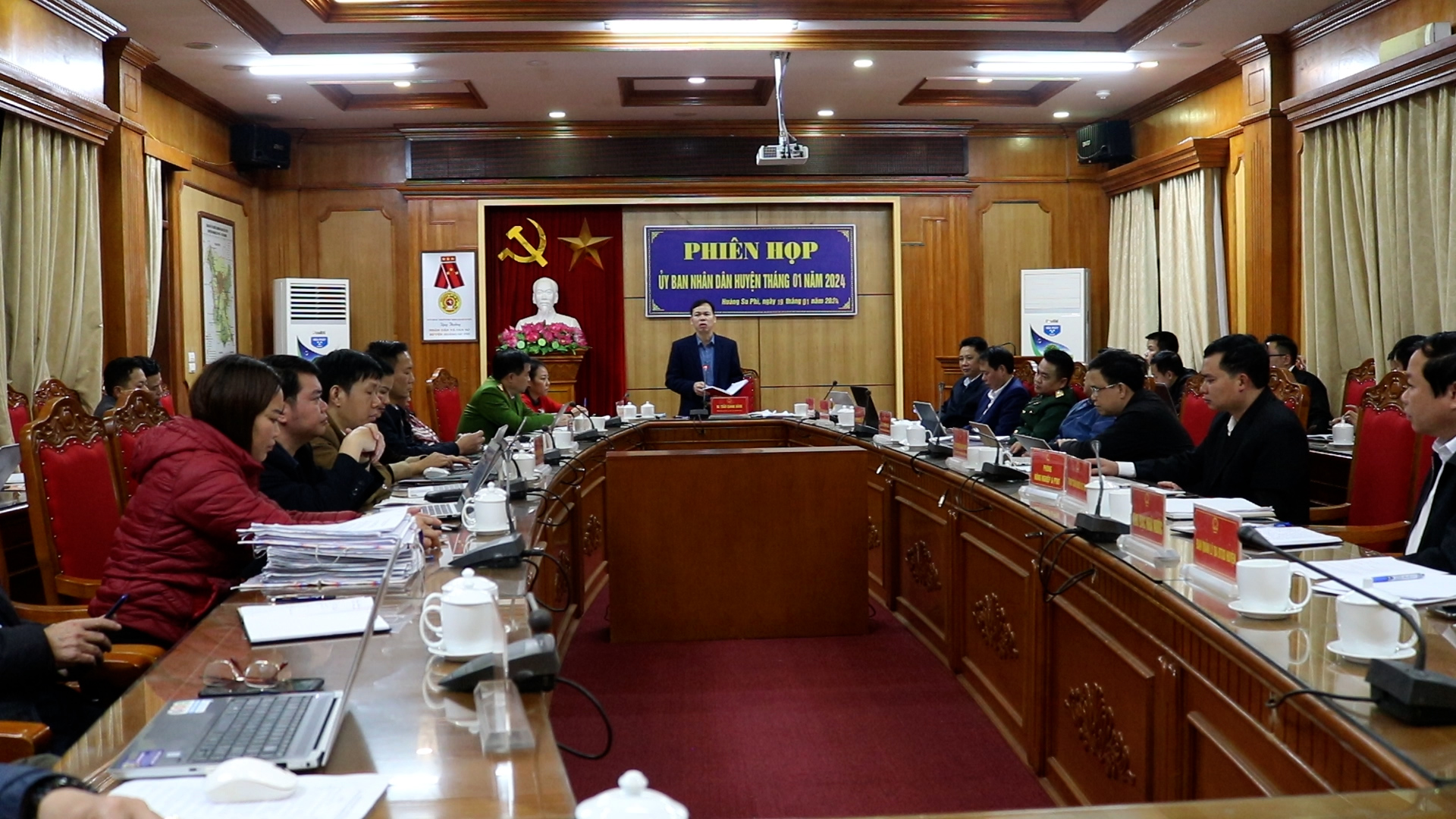 UBND huyện Hoàng Su Phì họp phiên tháng 1 năm 2024.