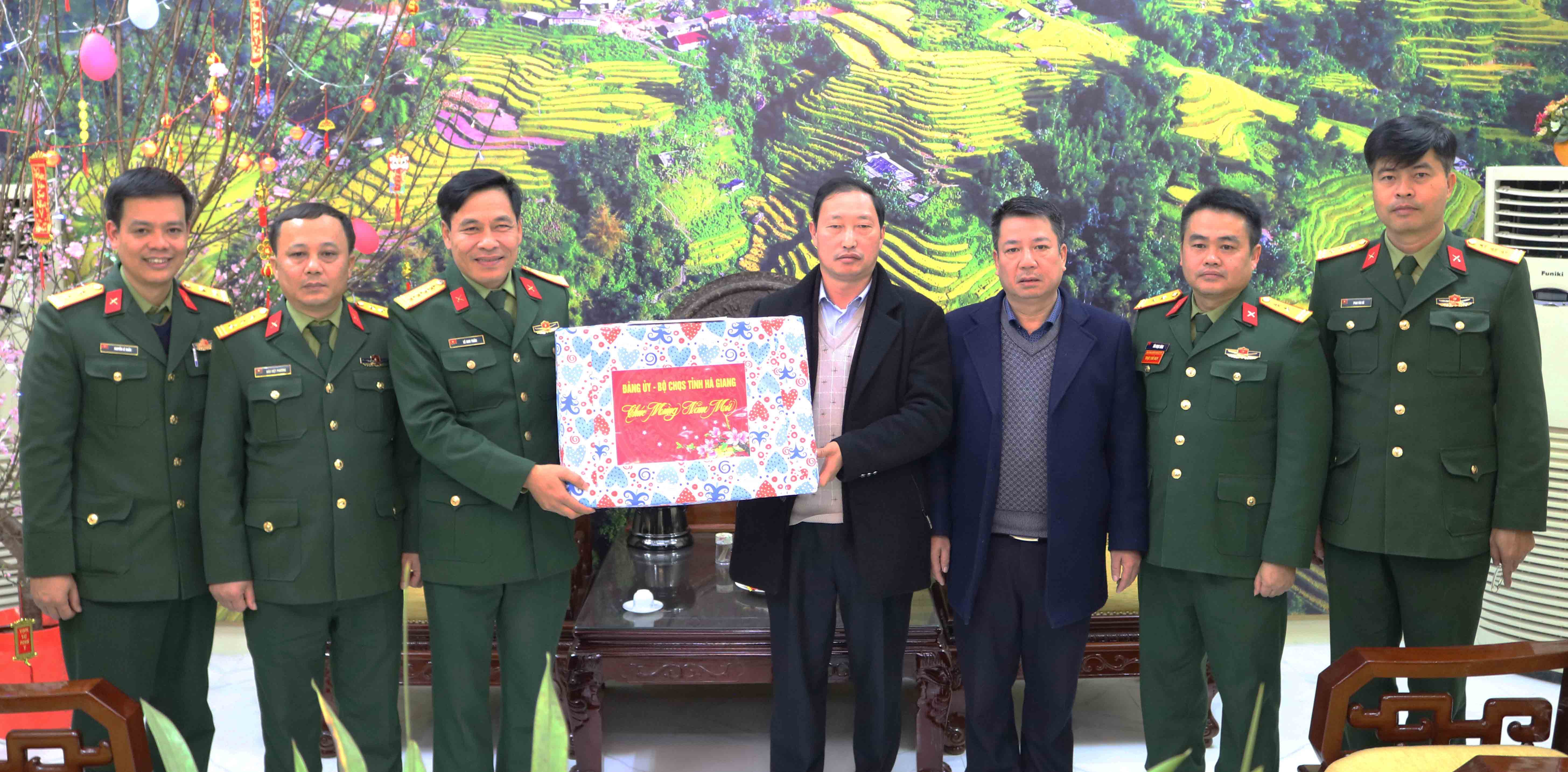 Lãnh đạo Bộ Chỉ huy Quân sự tỉnh thăm, chúc tết Đảng bộ huyện Hoàng Su Phì