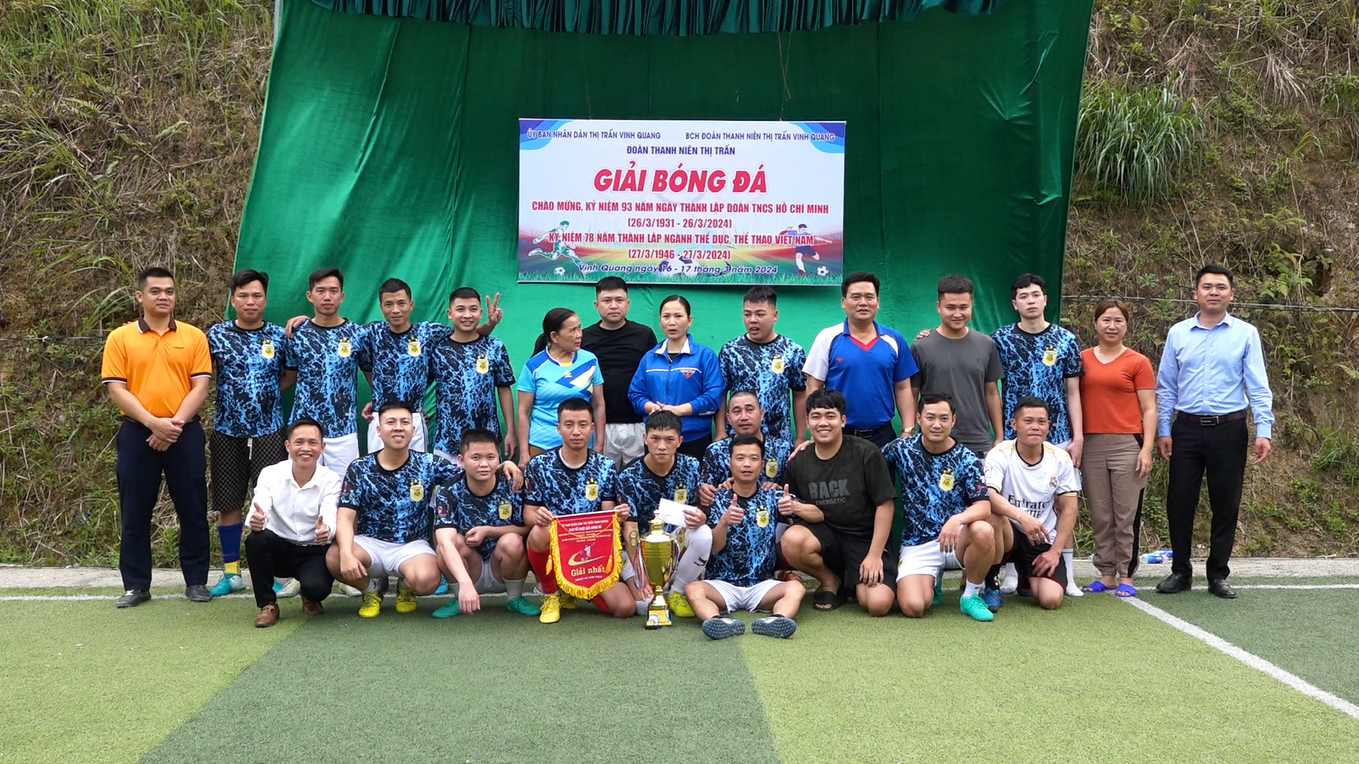 Thị trấn Vinh Quang tổ chức thành công giải bóng đá chào mừng thành lập đoàn 26/3.
