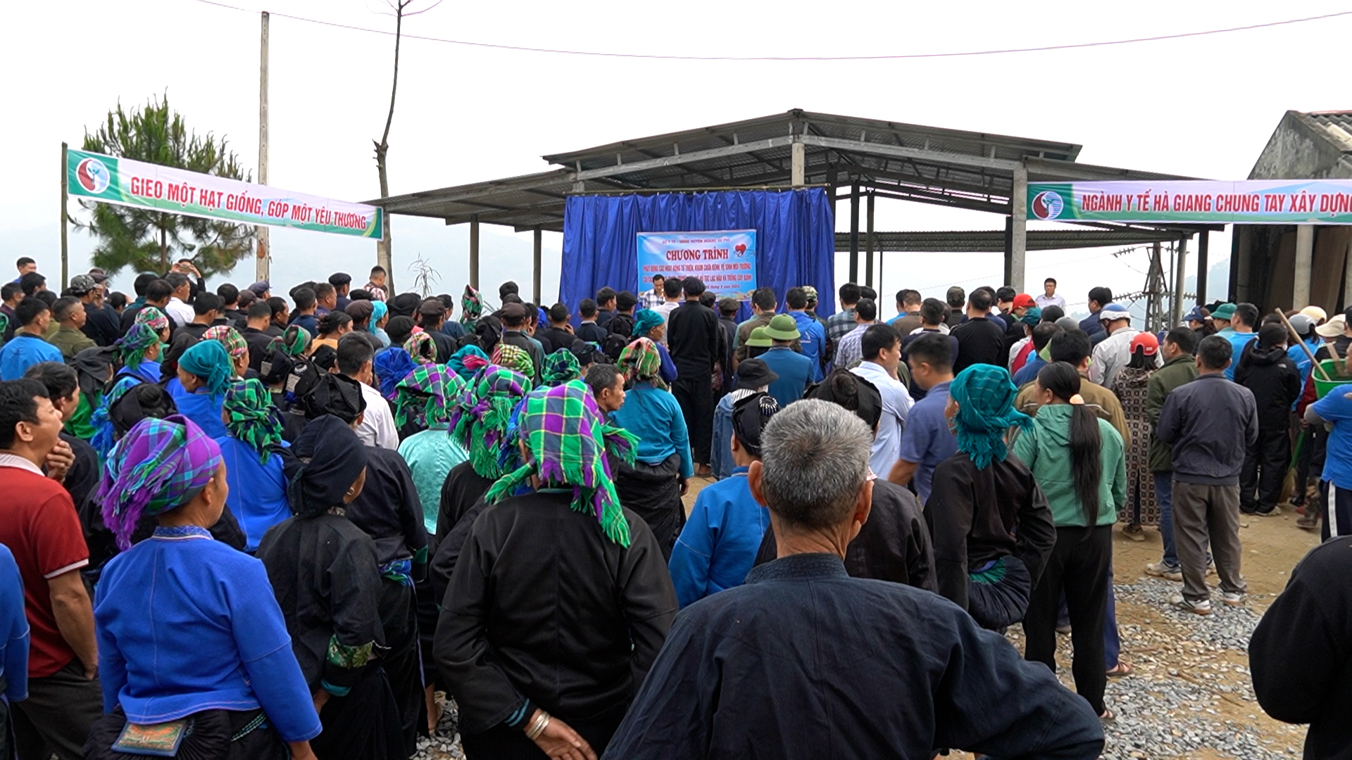 Sở Y tế tổ chức các hoạt động tình nguyện tại huyện Hoàng Su Phì