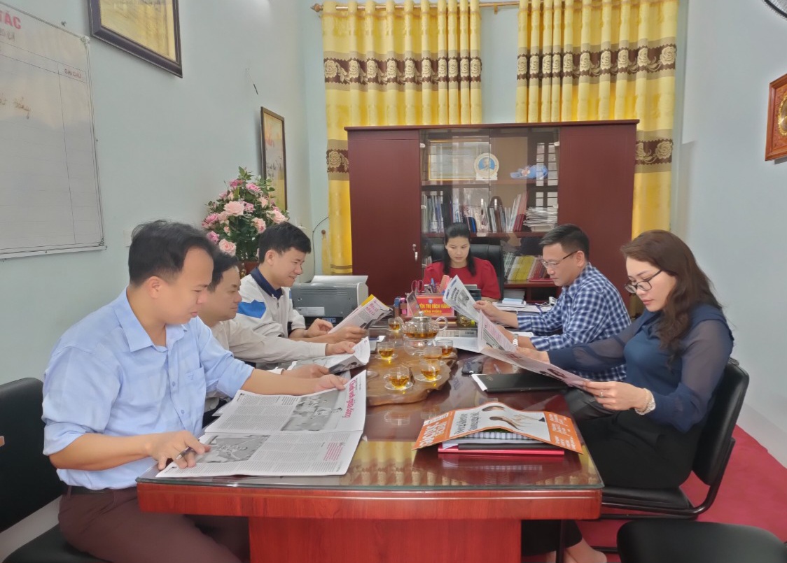 Chi bộ Phòng Giáo dục và Đào tạo huyện Hoàng Su Phì  làm tốt giáo dục tư tưởng chính trị cho đảng viên