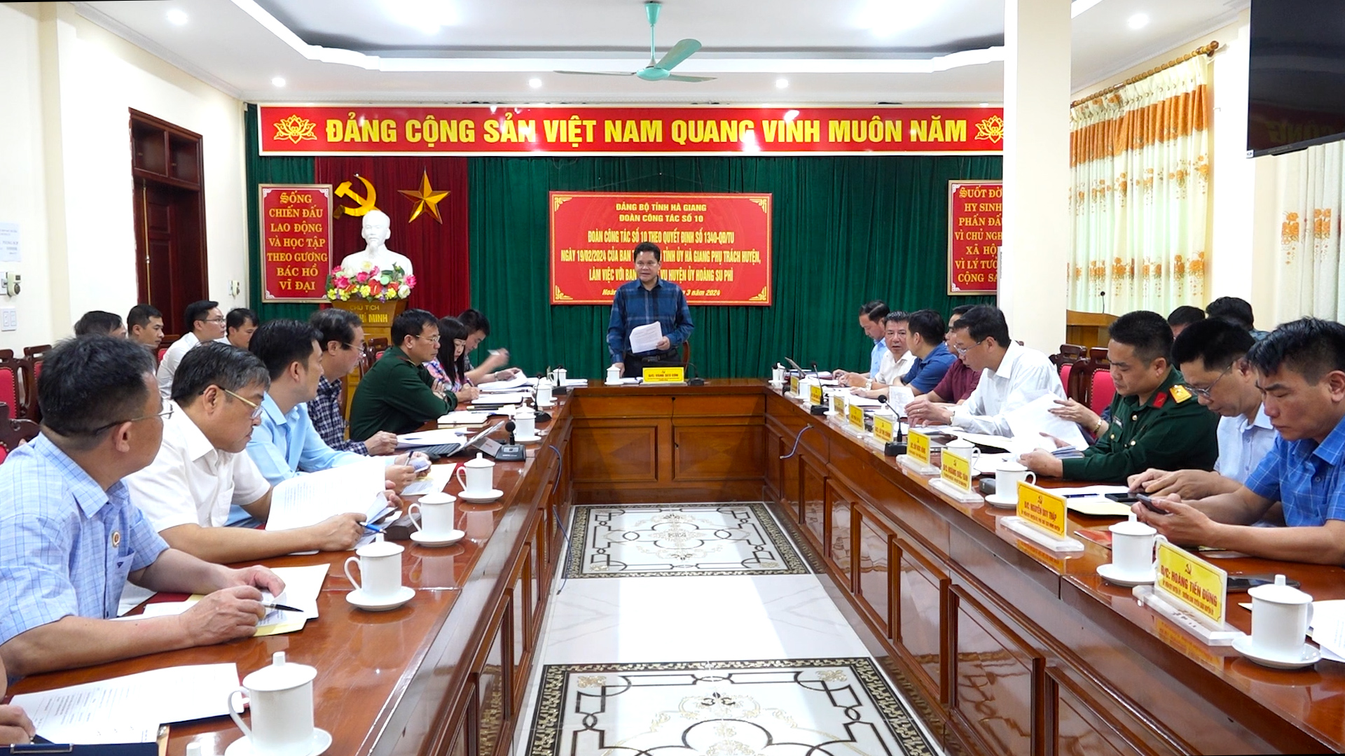 Đoàn công tác số 10 làm việc với BTV Huyện ủy Hoàng Su Phì.