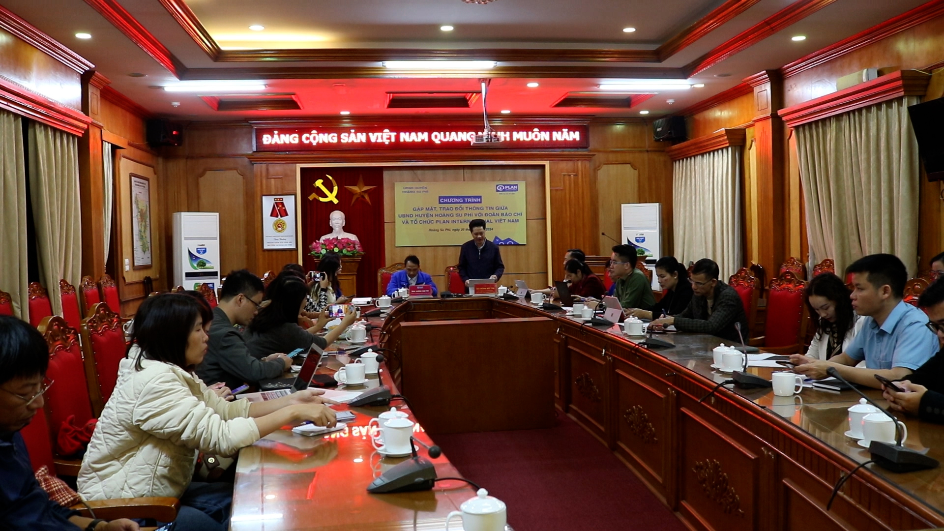 UBND huyện gặp mặt, trao đổi thông tin với Đoàn Báo chí và tổ chức Plan Việt Nam