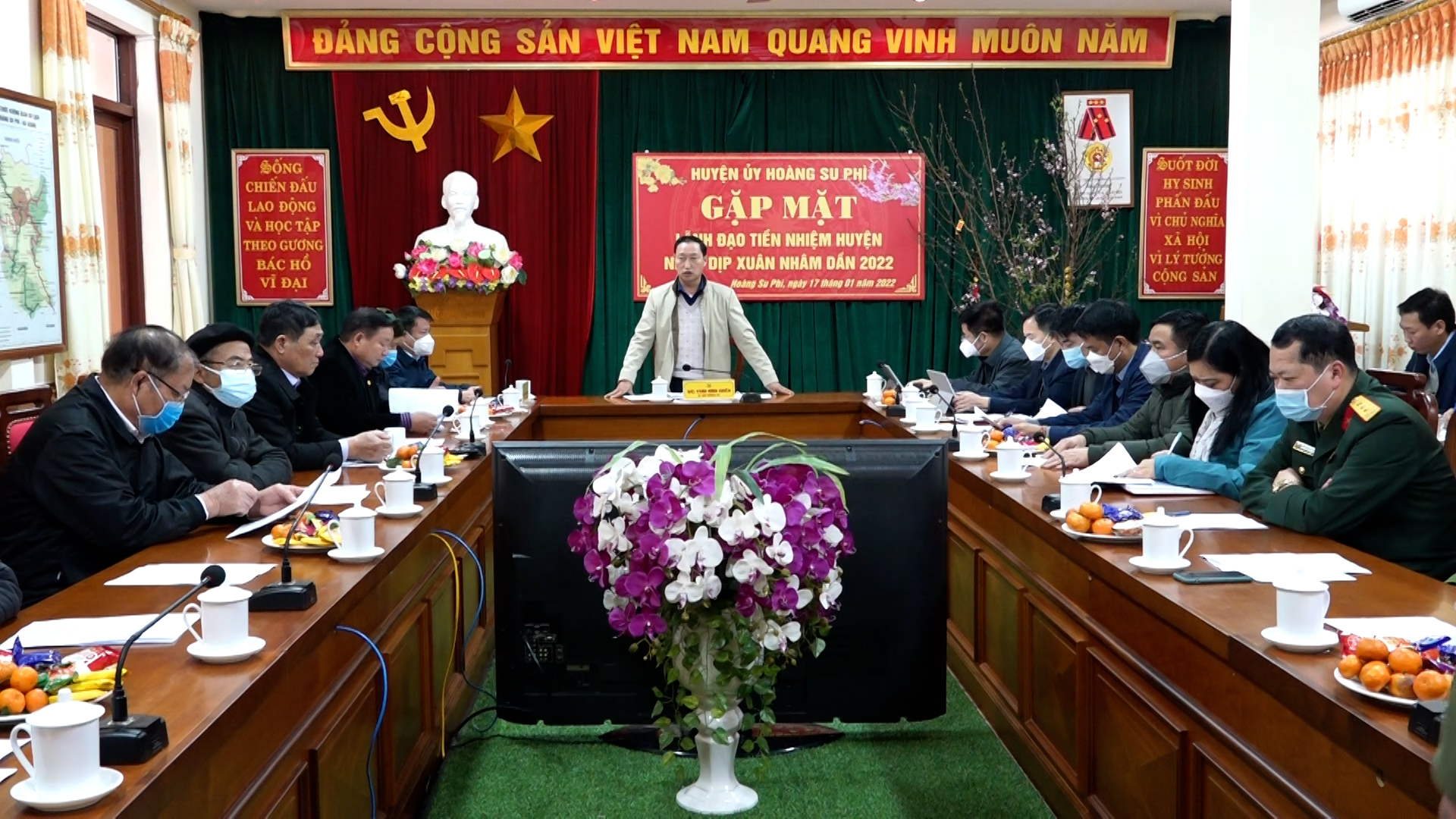 Ban Thường vụ Huyện ủy Hoàng Su Phì tổ chức gặp mặt các đồng chí nguyên lãnh đạo huyện qua các thời kỳ.