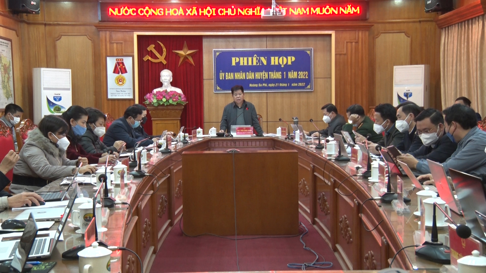 UBND huyện Hoàng Su Phì họp phiên tháng 1 năm 2022.