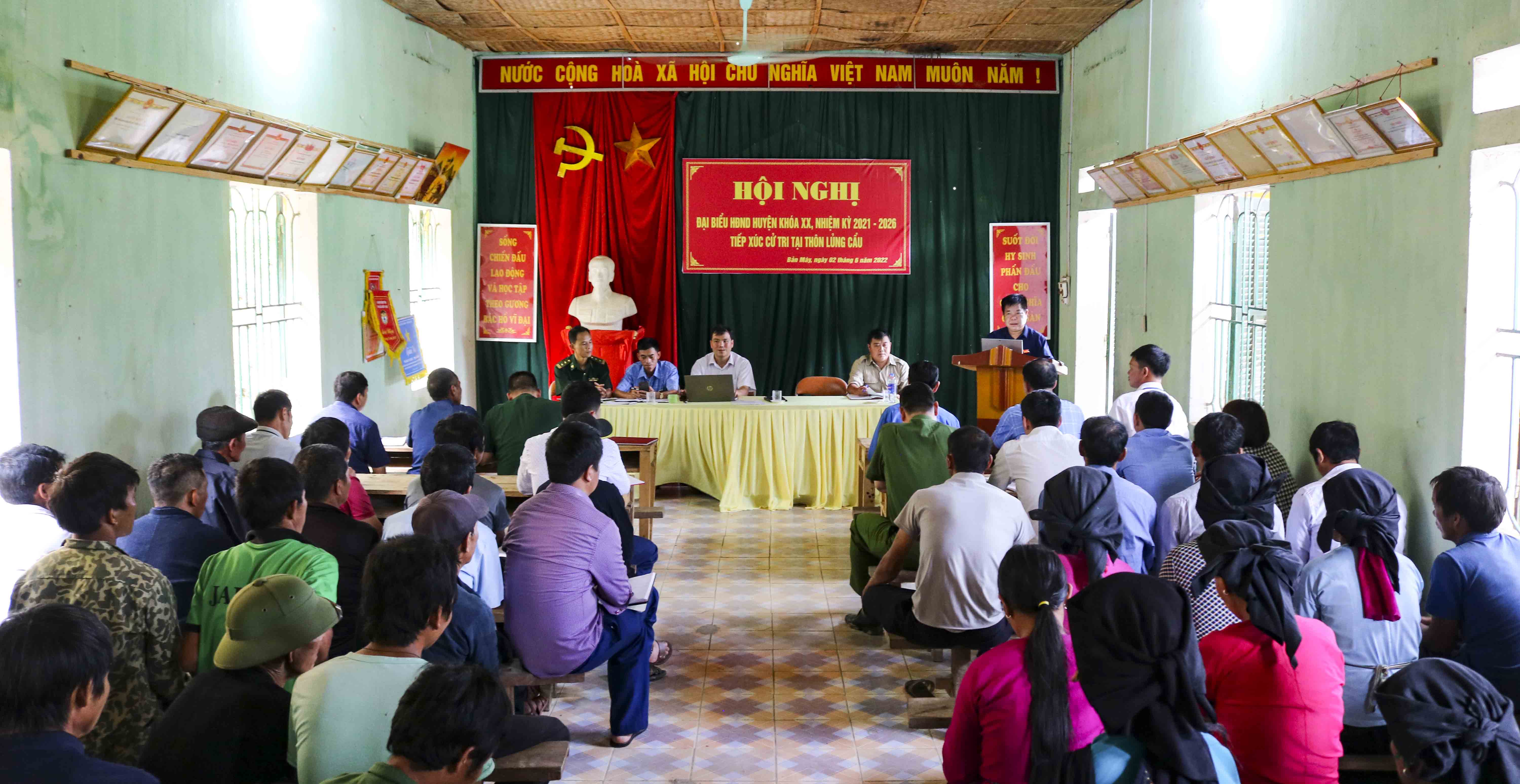 Tổ đại biểu số 7 HĐND huyện Hoàng Su Phì tiếp xúc cử tri thôn Lủng Cẩu xã Bản Máy