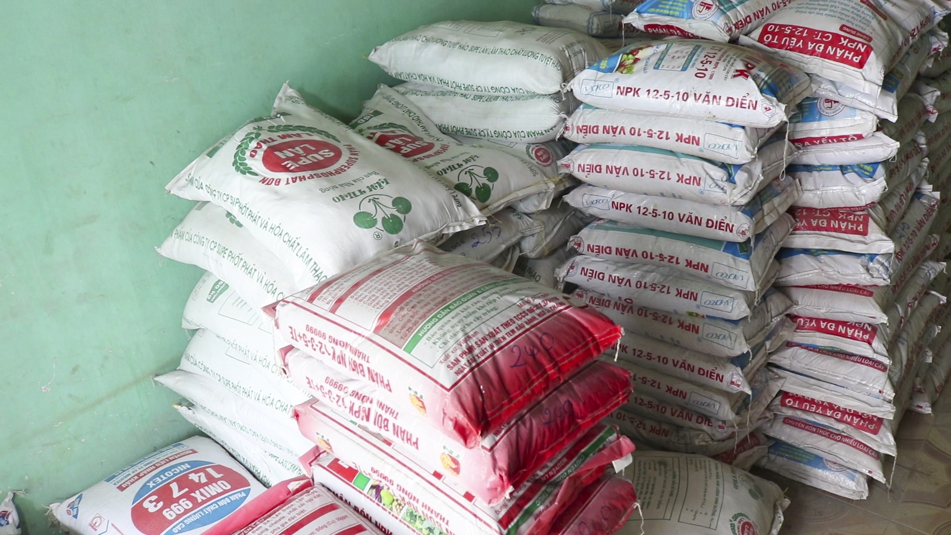 Giá phân bón tăng cao, người dân huyện Hoàng Su Phì gặp khó khăn trong sản xuất vụ mùa