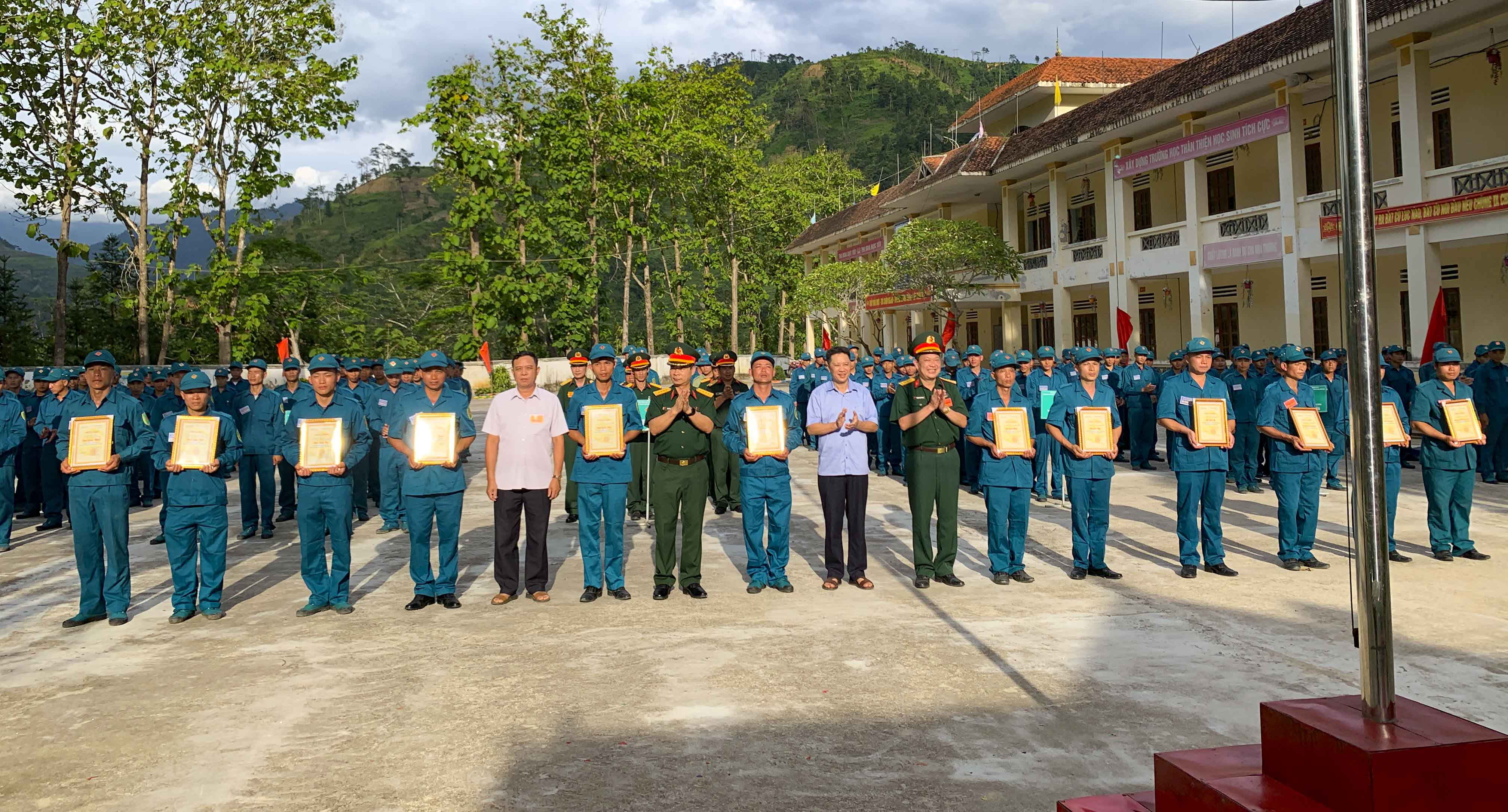 Hoàng Su Phì bế mạc Hội thao Trung đội dân quân cơ động năm 2022