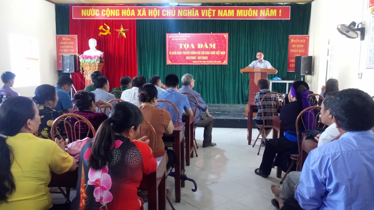 Hội Cựu giáo chức huyện Hoàng Su Phì tọa đàm kỷ niệm 18 năm ngày thành lập Hội Cựu giáo chức Việt Nam.