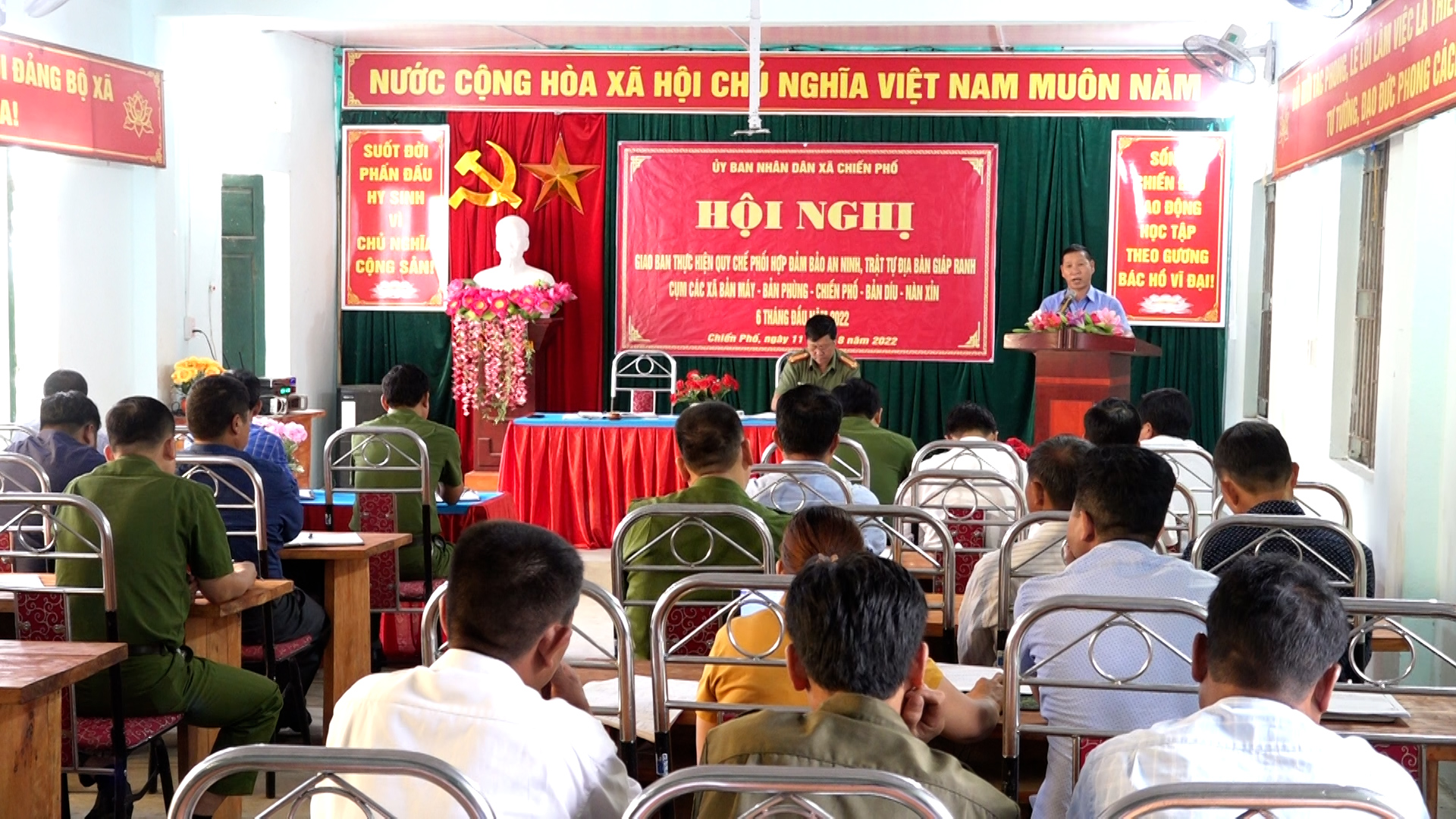 Giao ban quy chế phối hợp giữa các xã giáp ranh của hai huyện Hoàng Su Phì, Xín Mần.