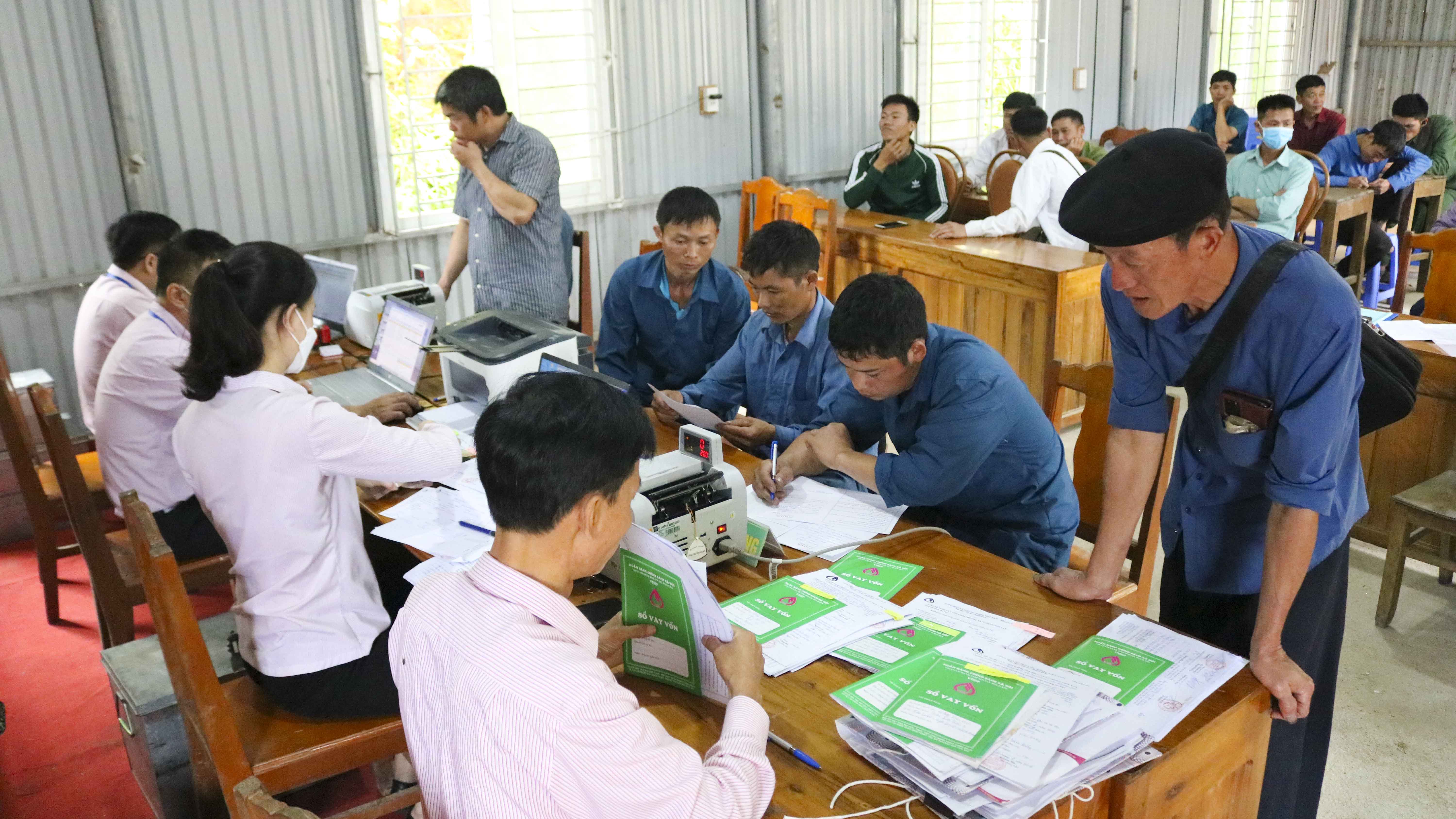 Ngân hành Chính sách xã hội huyện Hoàng Su Phì đẩy nhanh tiến độ giải ngân theo Nghị định 28