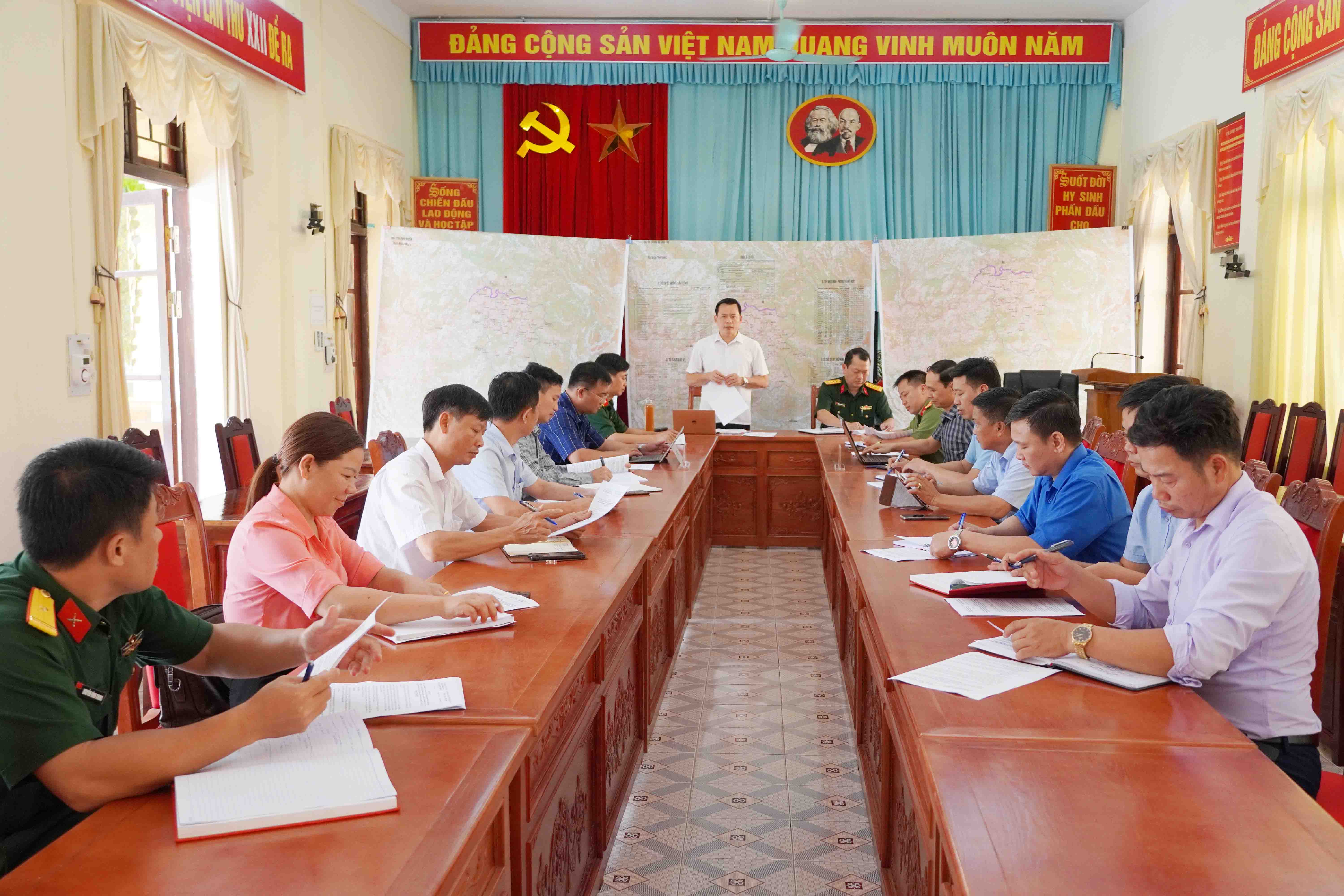 Hoàng Su Phì họp tiểu ban diễn tập khu vực phòng thủ huyện