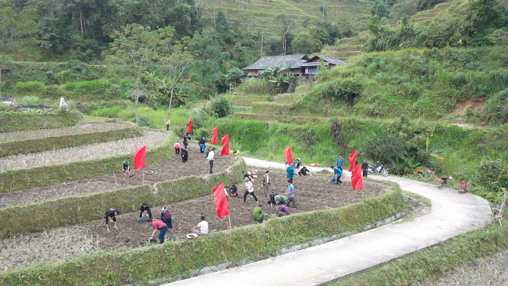 Xã Bản Luốc huyện Hoàng Su Phì tổ chức lễ phát động phong trào cày ải và trồng cây vụ đông