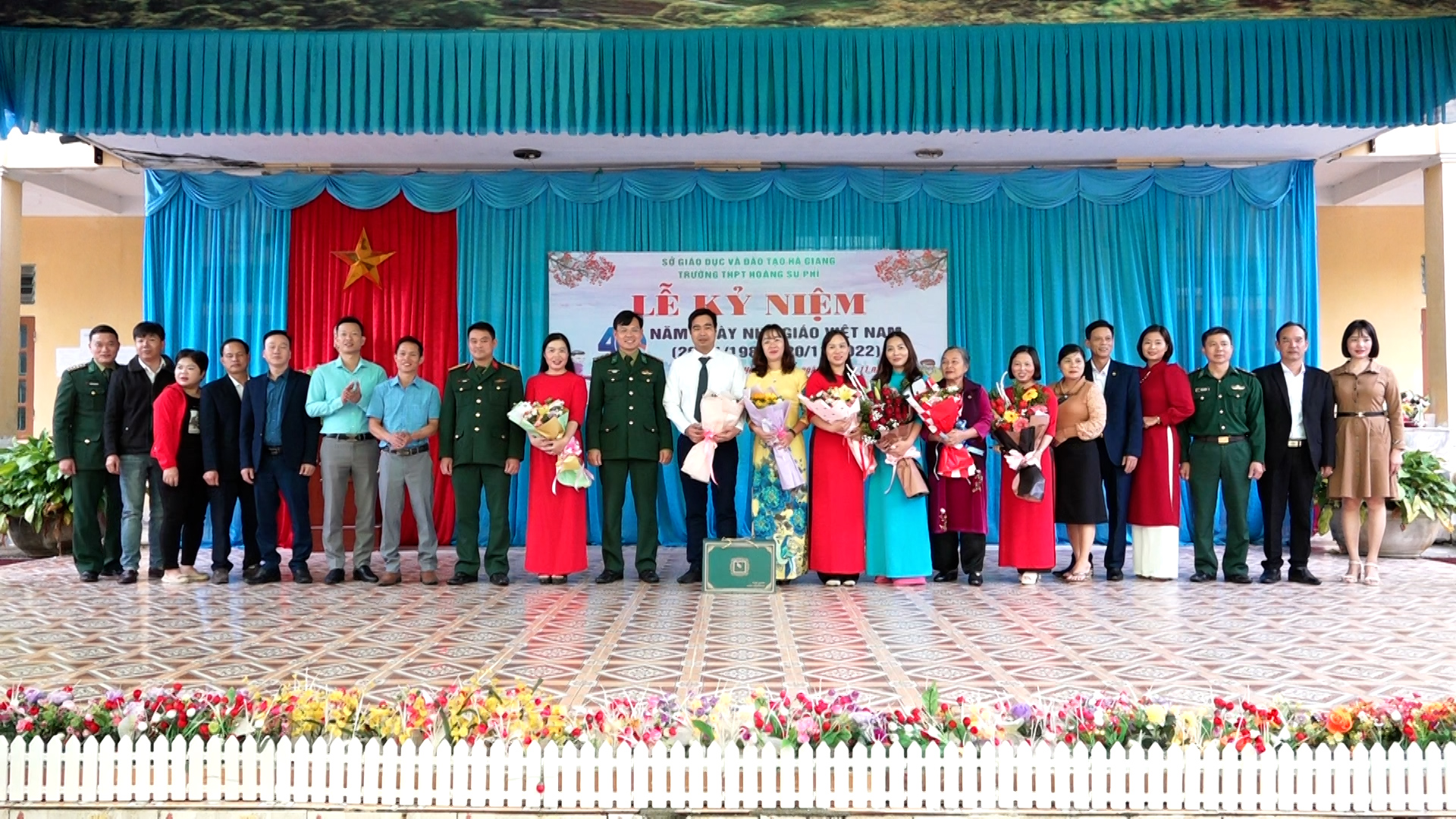 Trường THPT Hoàng Su Phì tổ chức kỷ niệm 40 năm ngày Nhà giáo Việt Nam.