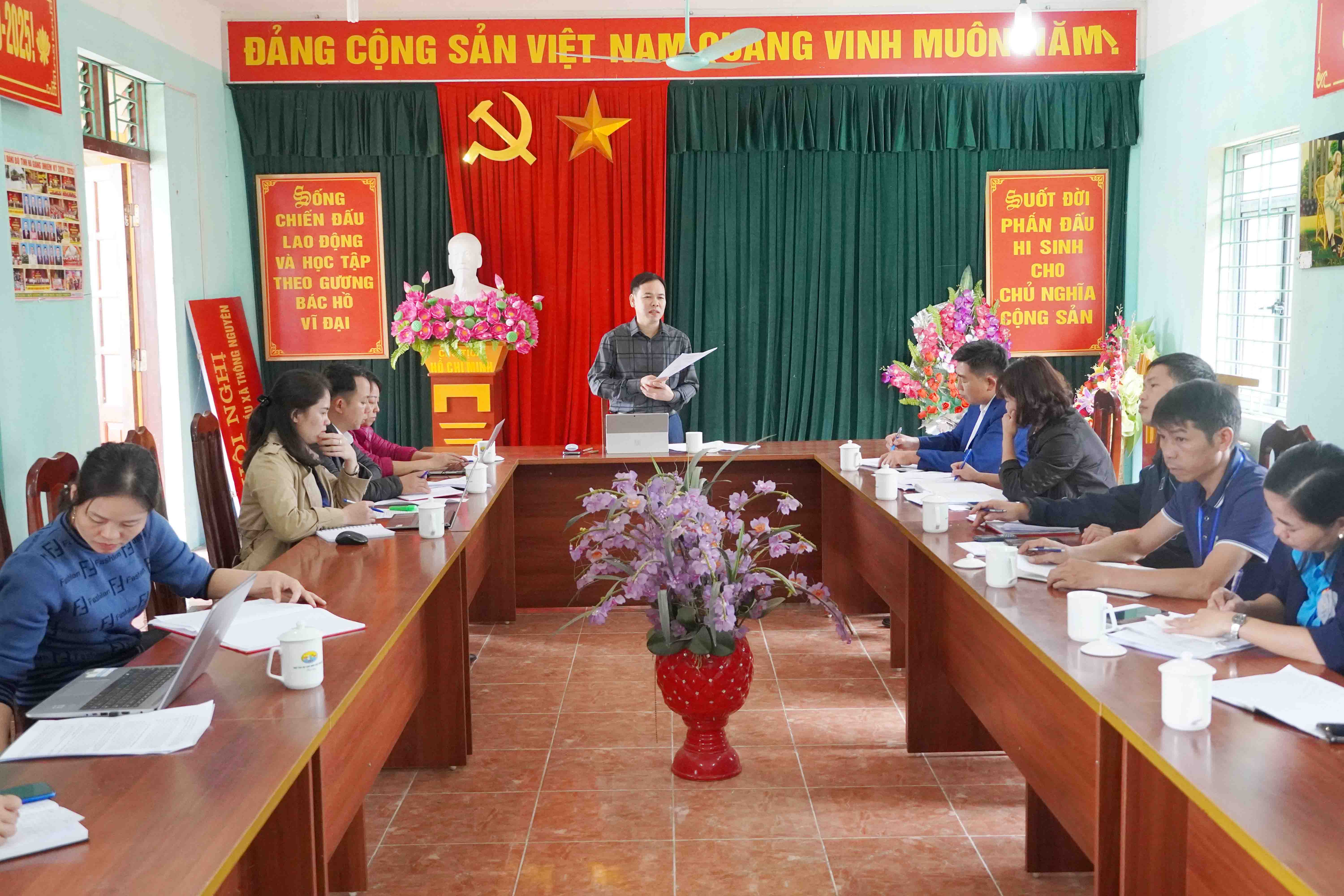Phó Chủ tịch HĐND huyện Hoàng Su Phì giám sát tại xã Thông Nguyên
