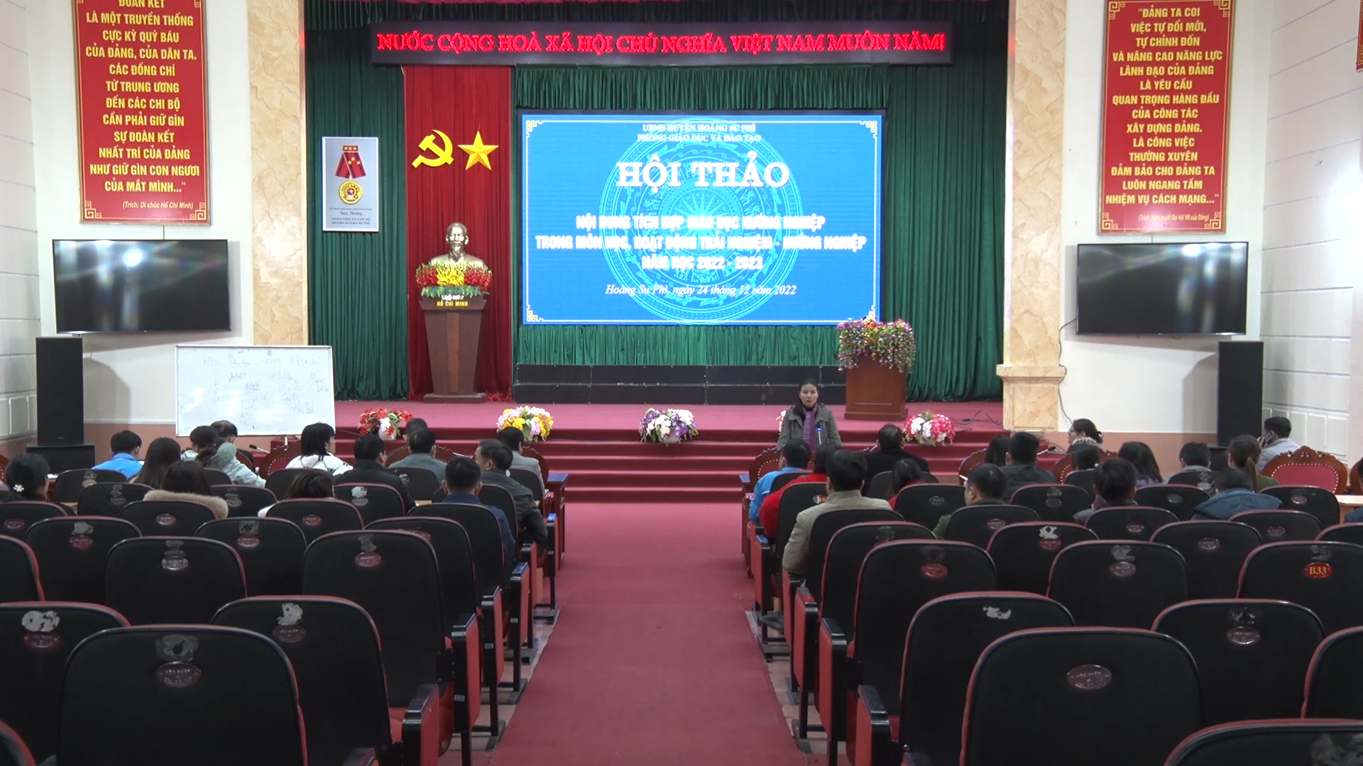 Hoàng Su Phì hội thảo nội dung tích hợp giáo dục hướng nghiệp trong môn học