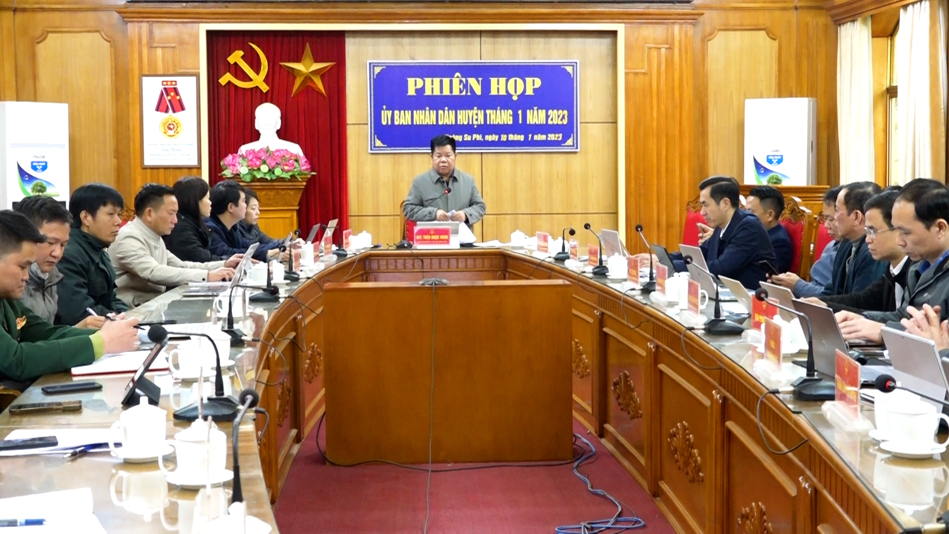 UBND huyện Hoàng Su Phì họp phiên tháng 1 năm 2023.