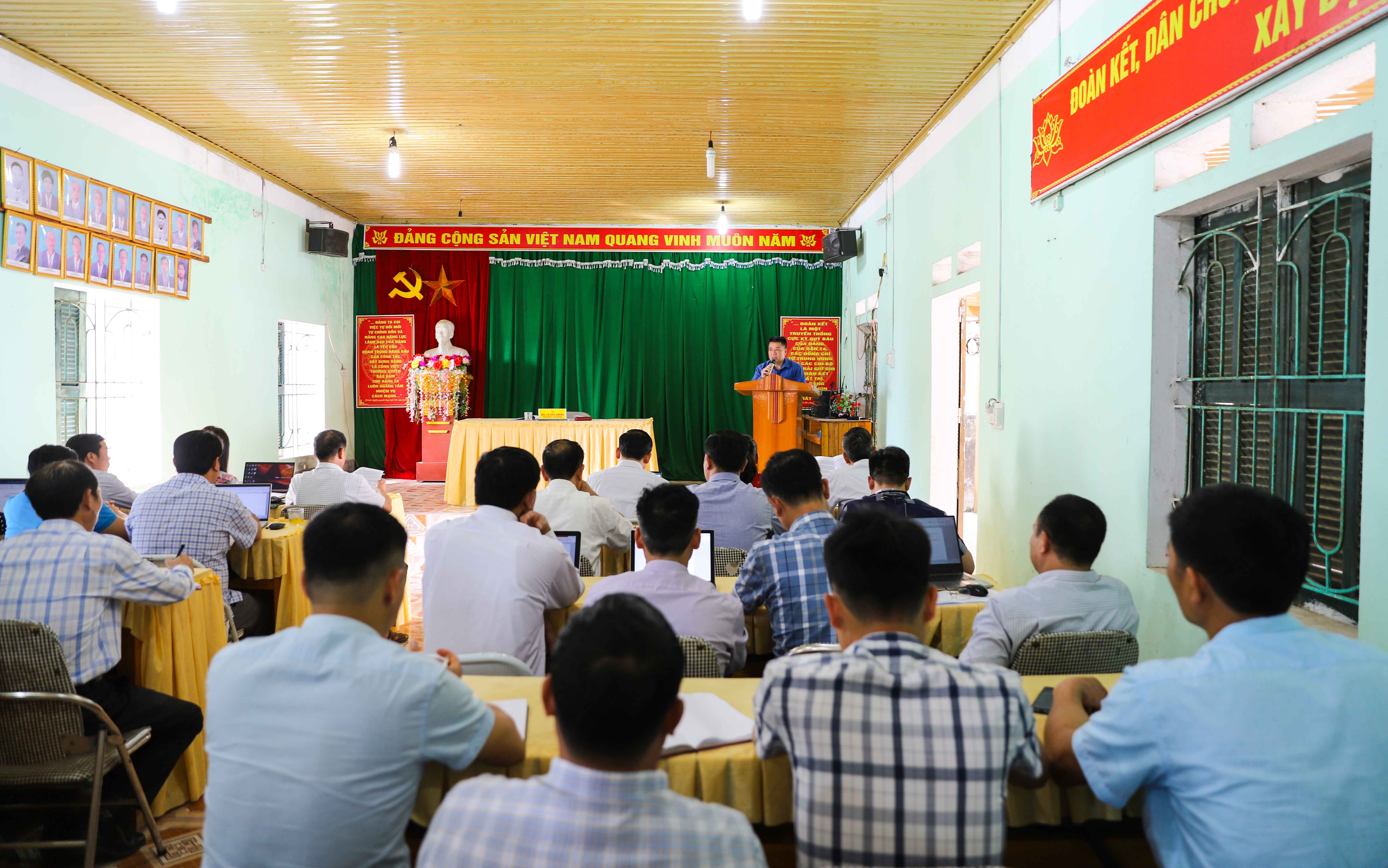 Đoàn công tác số 2 huyện Hoàng Su Phì làm việc với các xã phụ trách