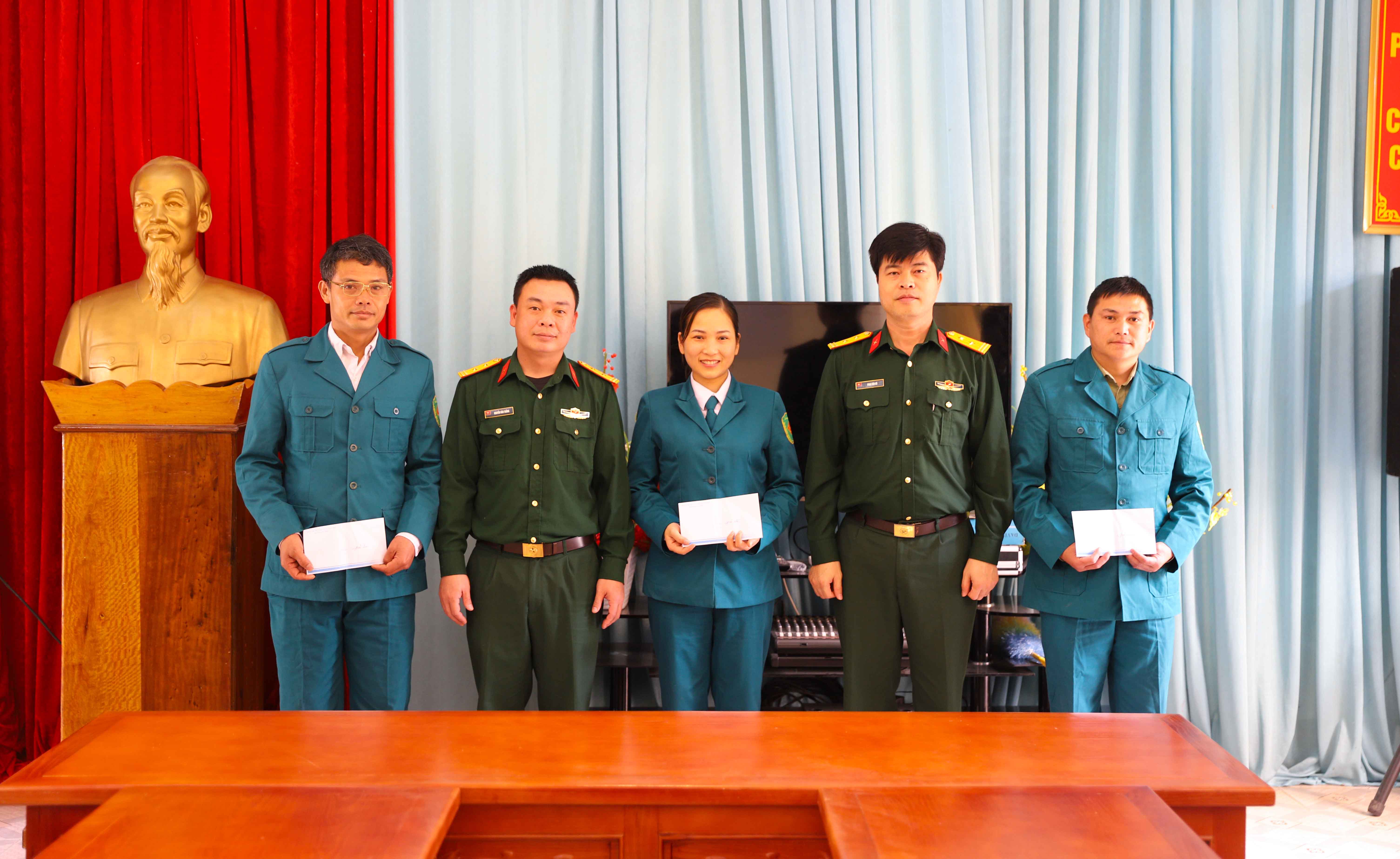 Ban chỉ huy quân sự huyện Hoàng Su Phì trao giải cuộc thi mô hình học cụ, vật chất huấn luyện năm 2023