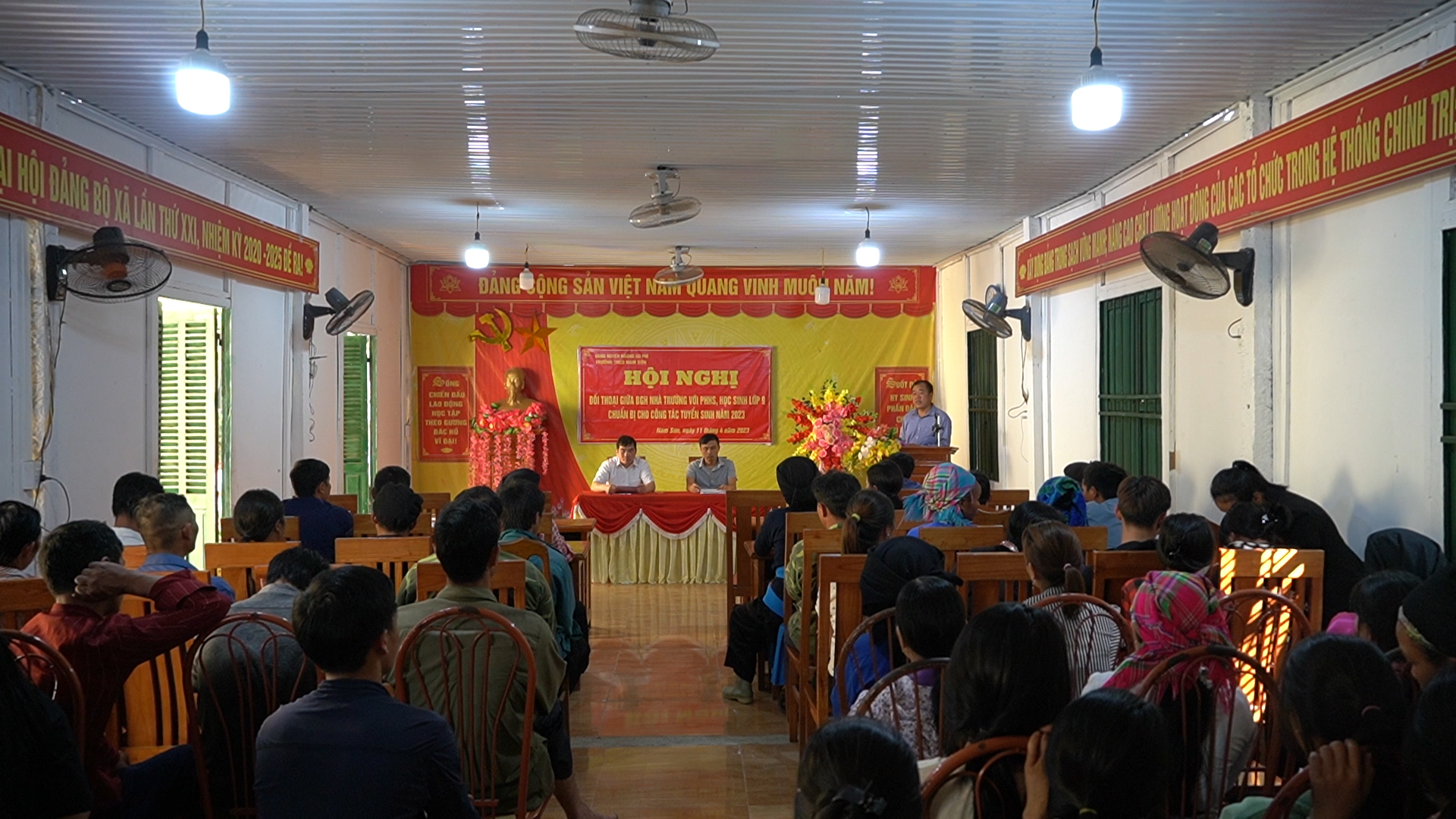 Trường THCS Nam Sơn tổ chức hội nghị đối thoại chuẩn bị cho công tác tuyển sinh năm 2023
