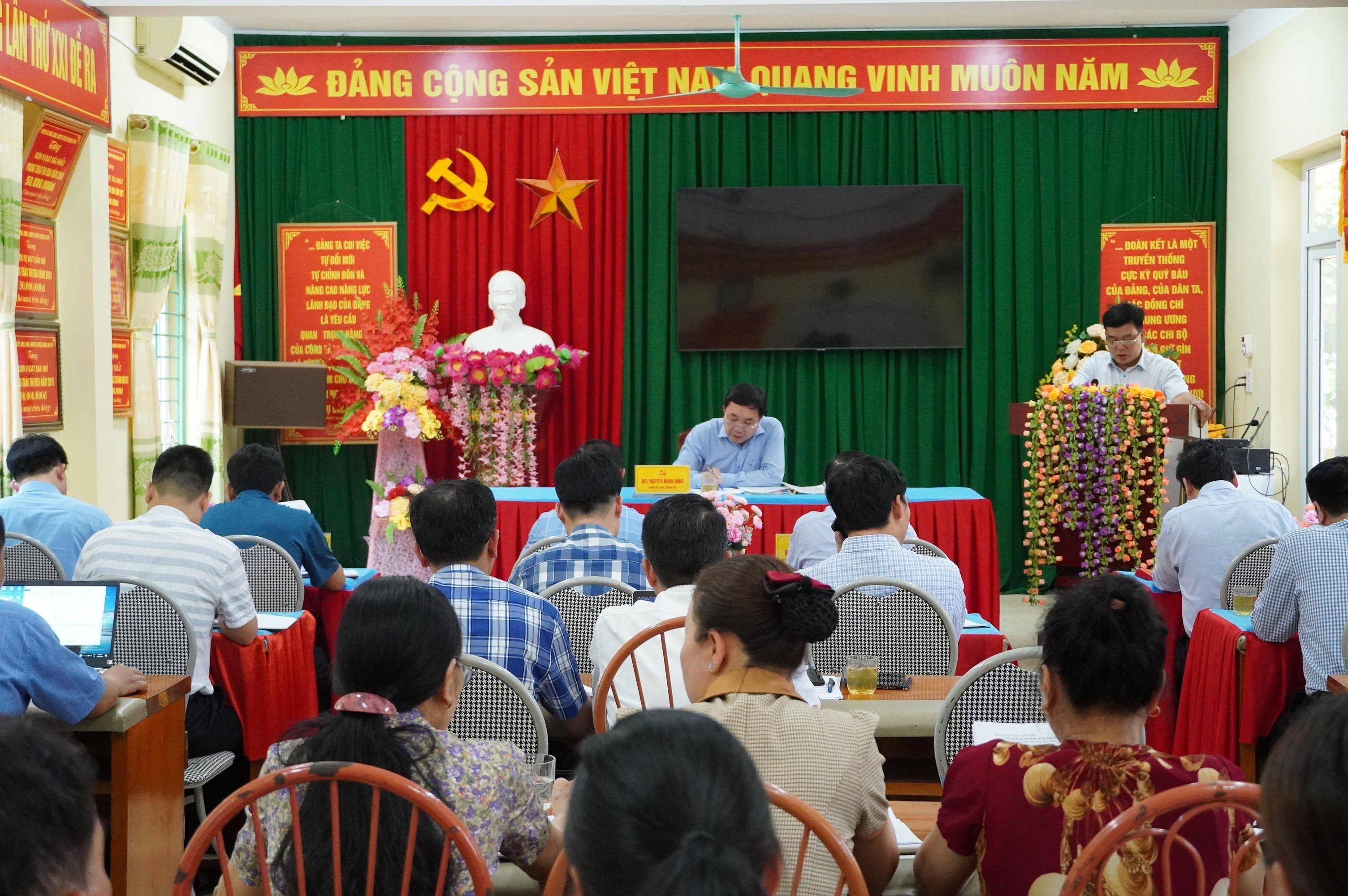 Đảng ủy TT. Vinh Quang “Xây dựng Đảng là then chốt”
