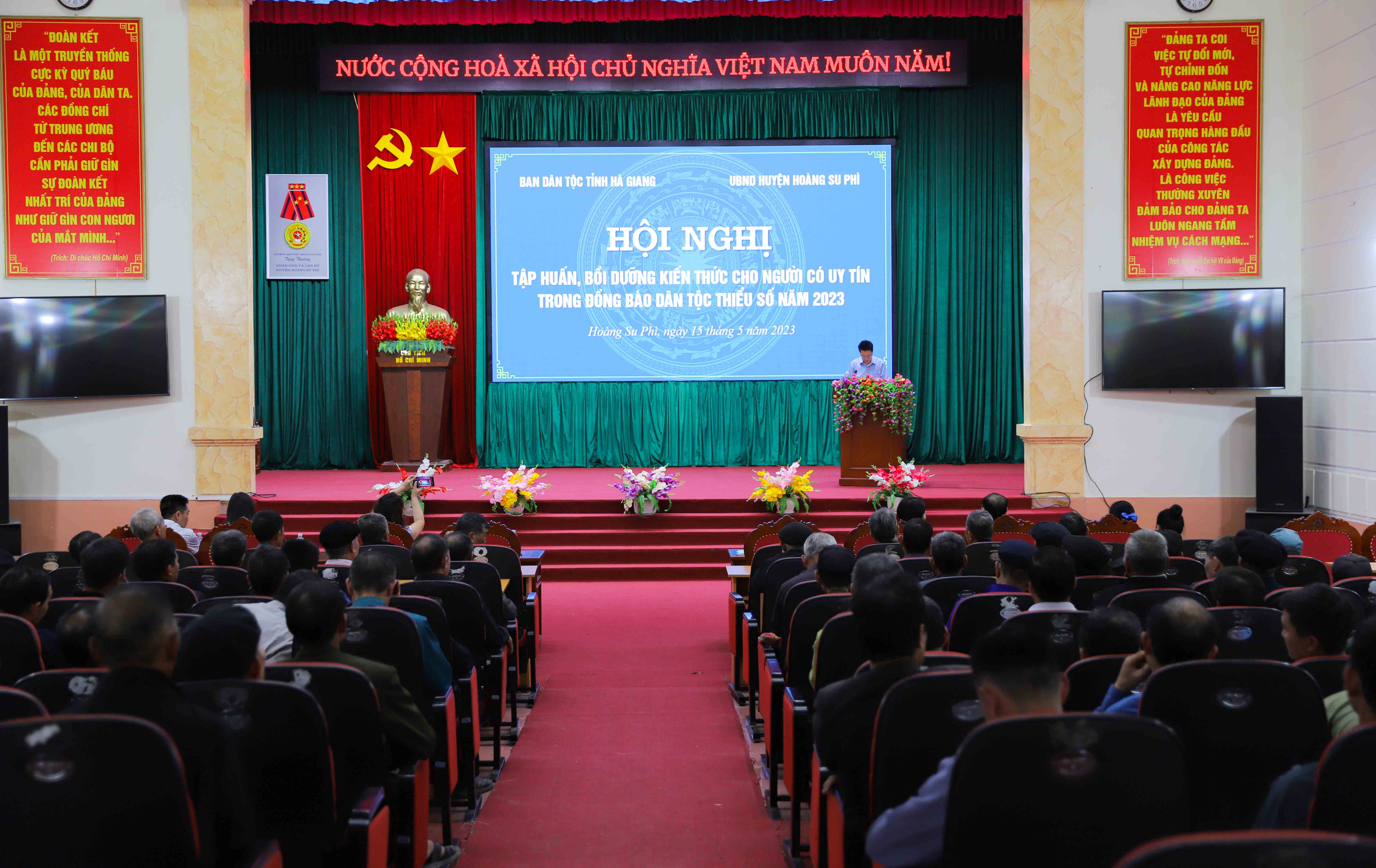 Tập huấn, bồi dưỡng kiến thức cho người có uy tín trong đồng bào dân tộc thiểu số huyện Hoàng Su Phì