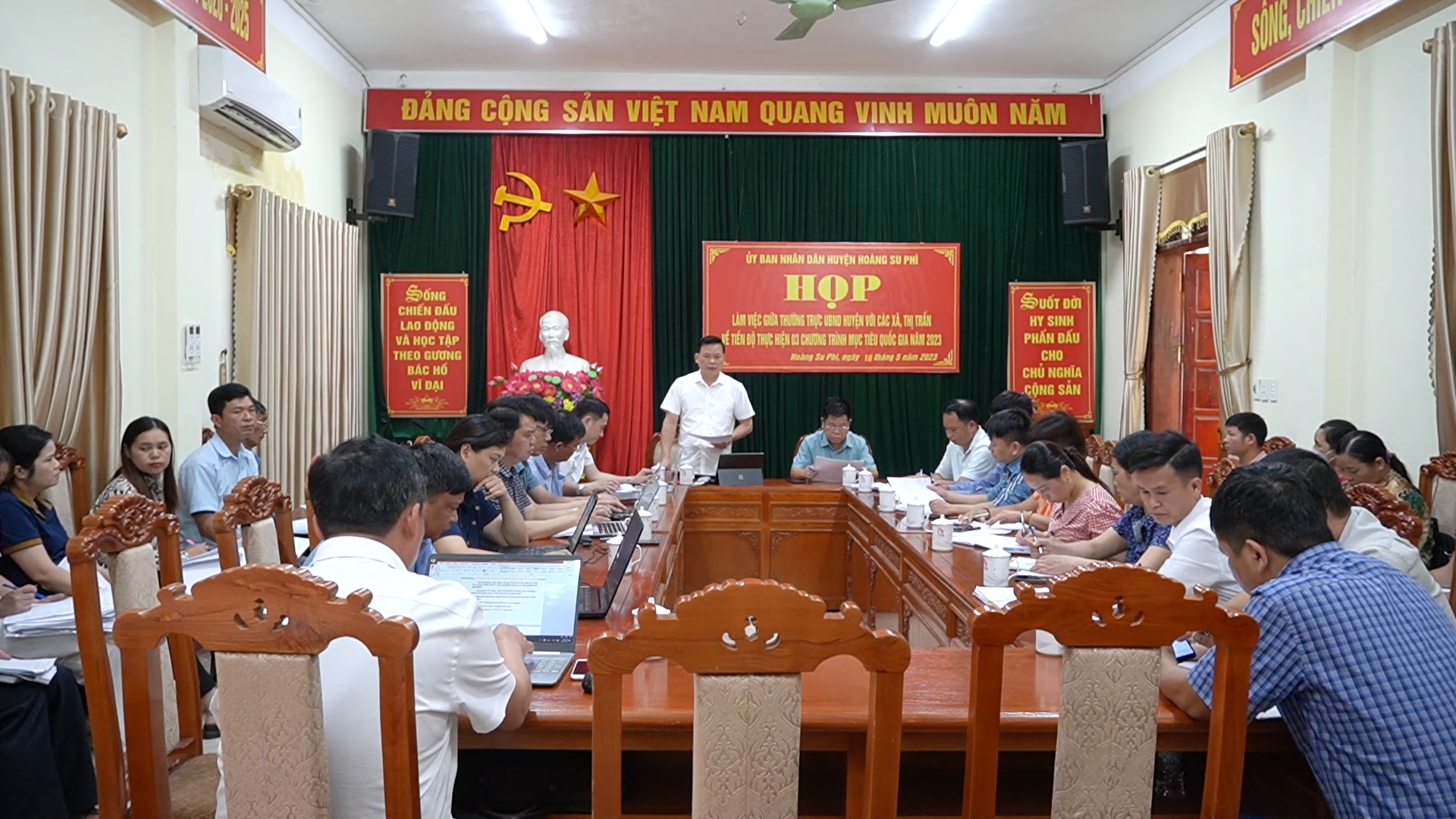 UBND huyện Hoàng Su Phì làm việc với các xã, thị trấn về thực hiện 3 chương trình MTQG