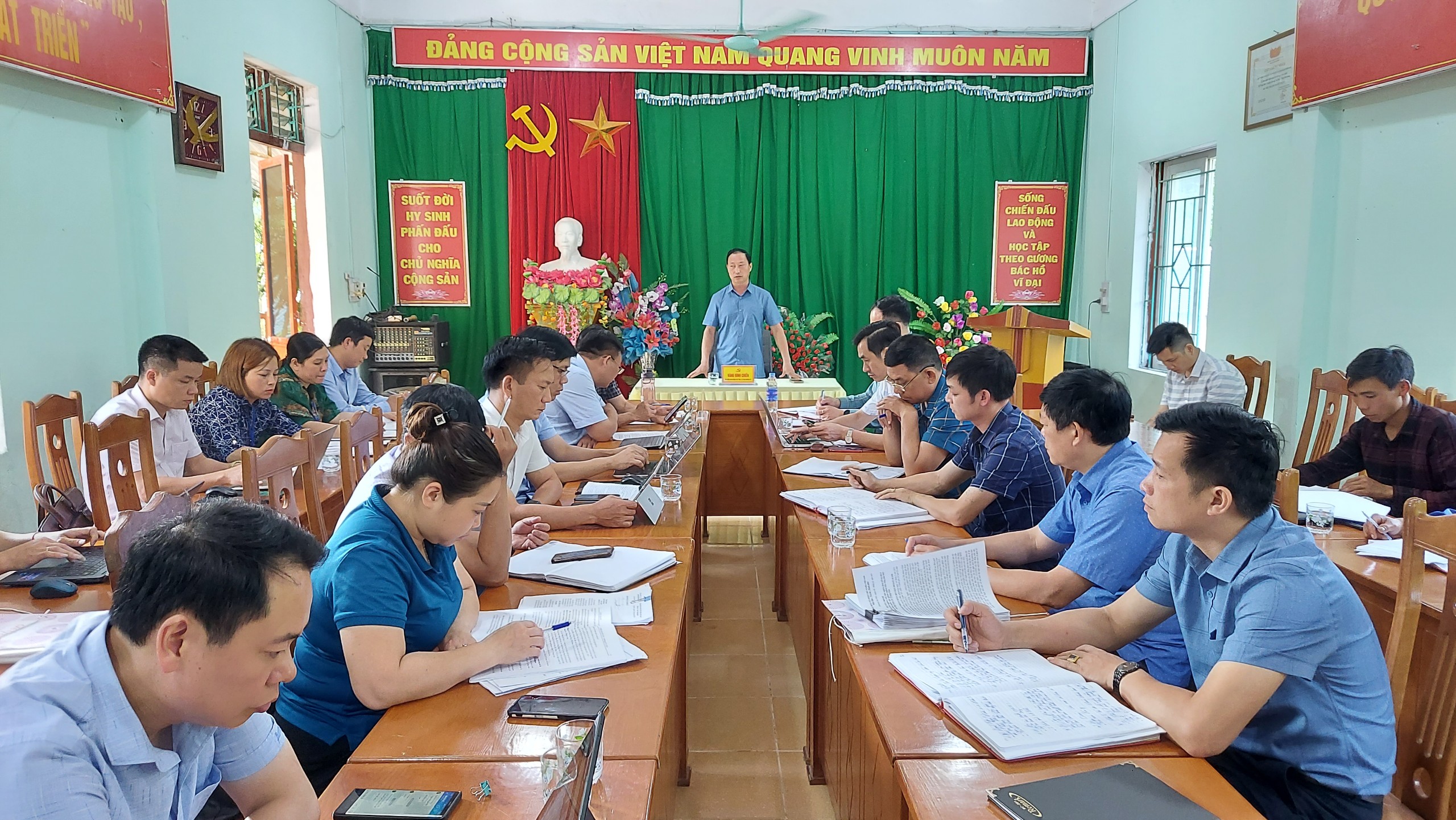 Bí thư Huyện ủy kiểm tra công tác  triển khai 3 Chương trình mục tiêu Quốc gia tại xã Tân Tiến, Túng Sán.