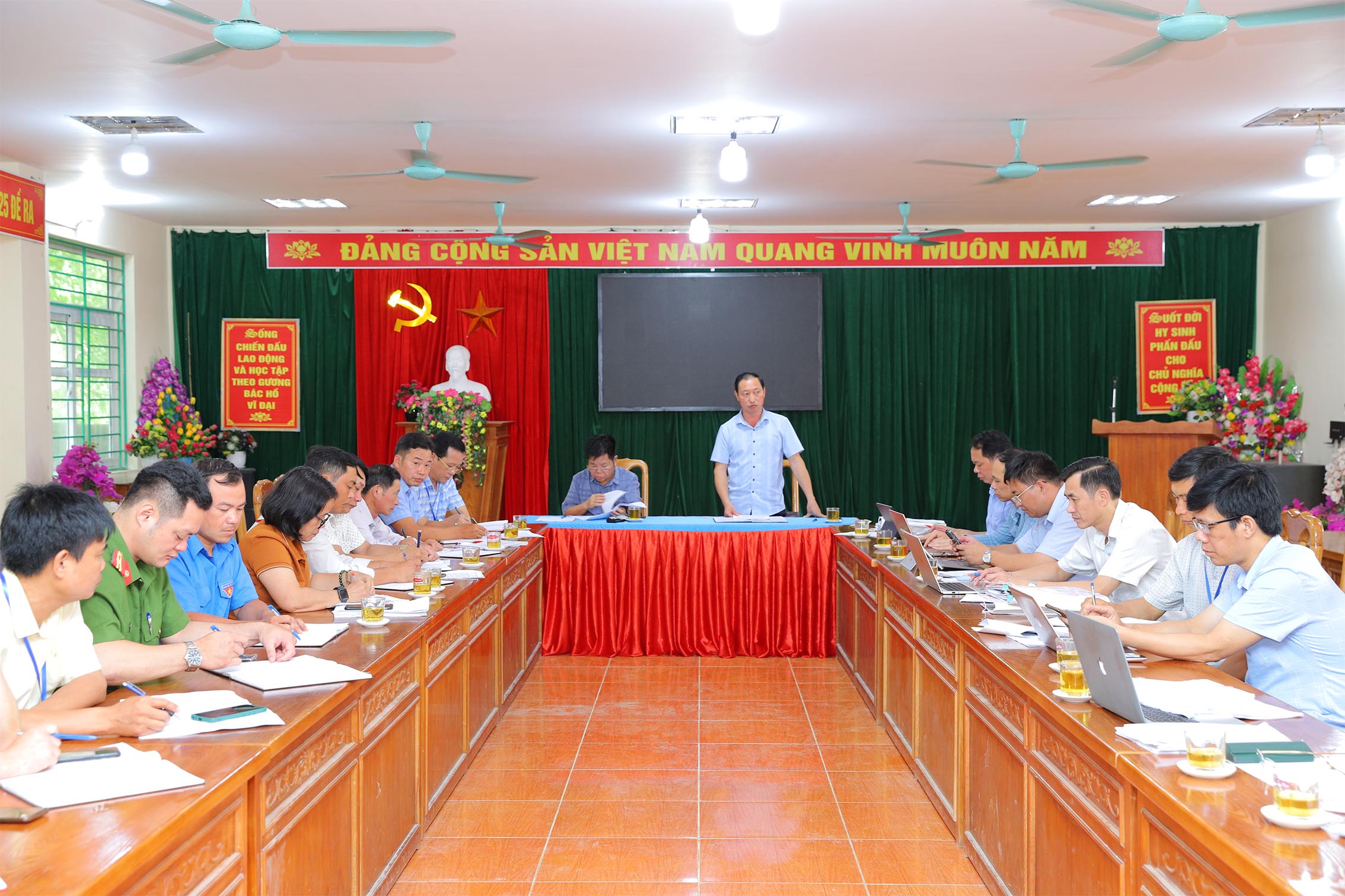 Đoàn công tác Huyện ủy Hoàng Su Phì làm việc với xã Nậm Ty