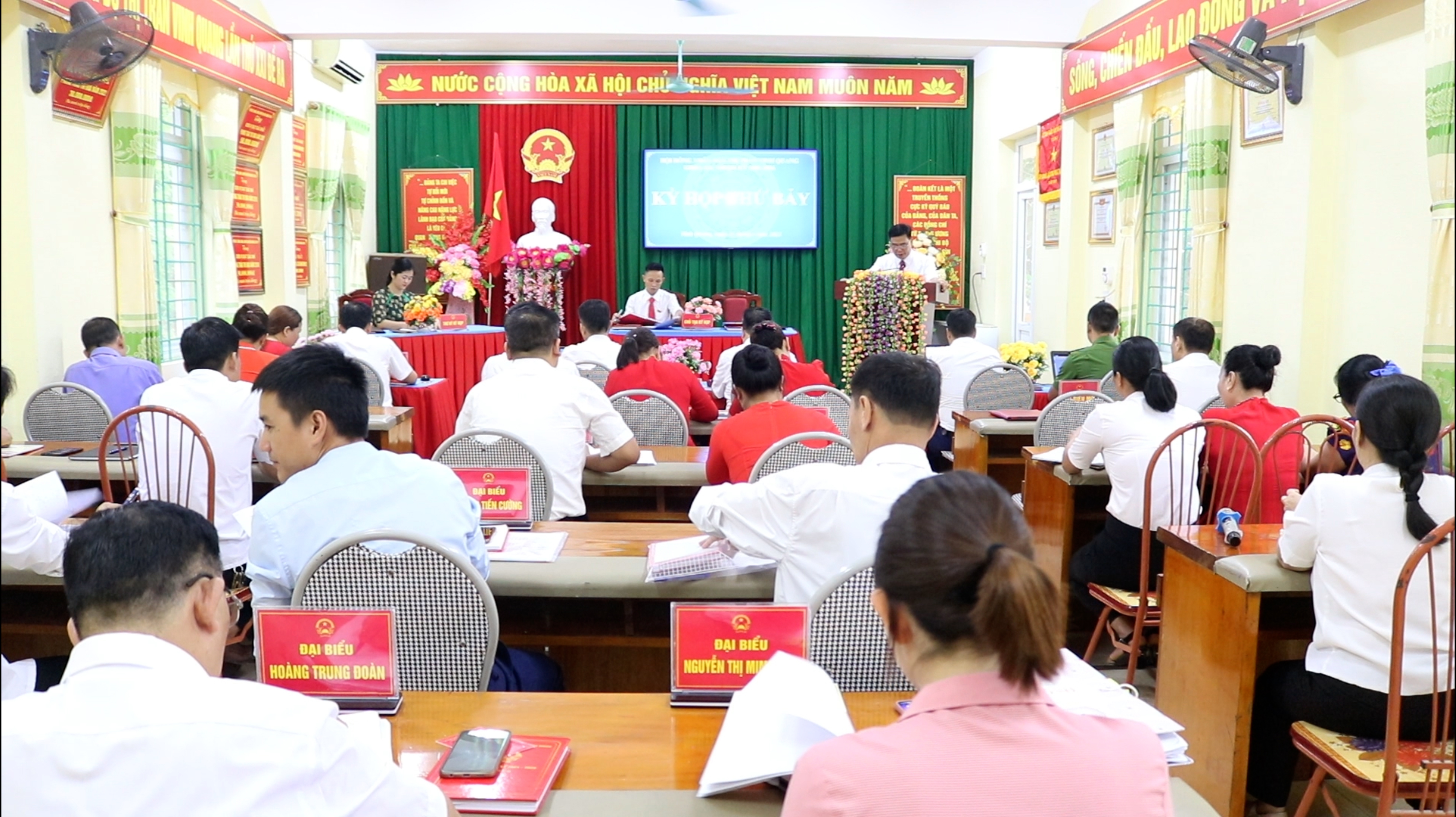 Kỳ họp thứ bảy Hội đồng nhân dân thị trấn Vinh Quang