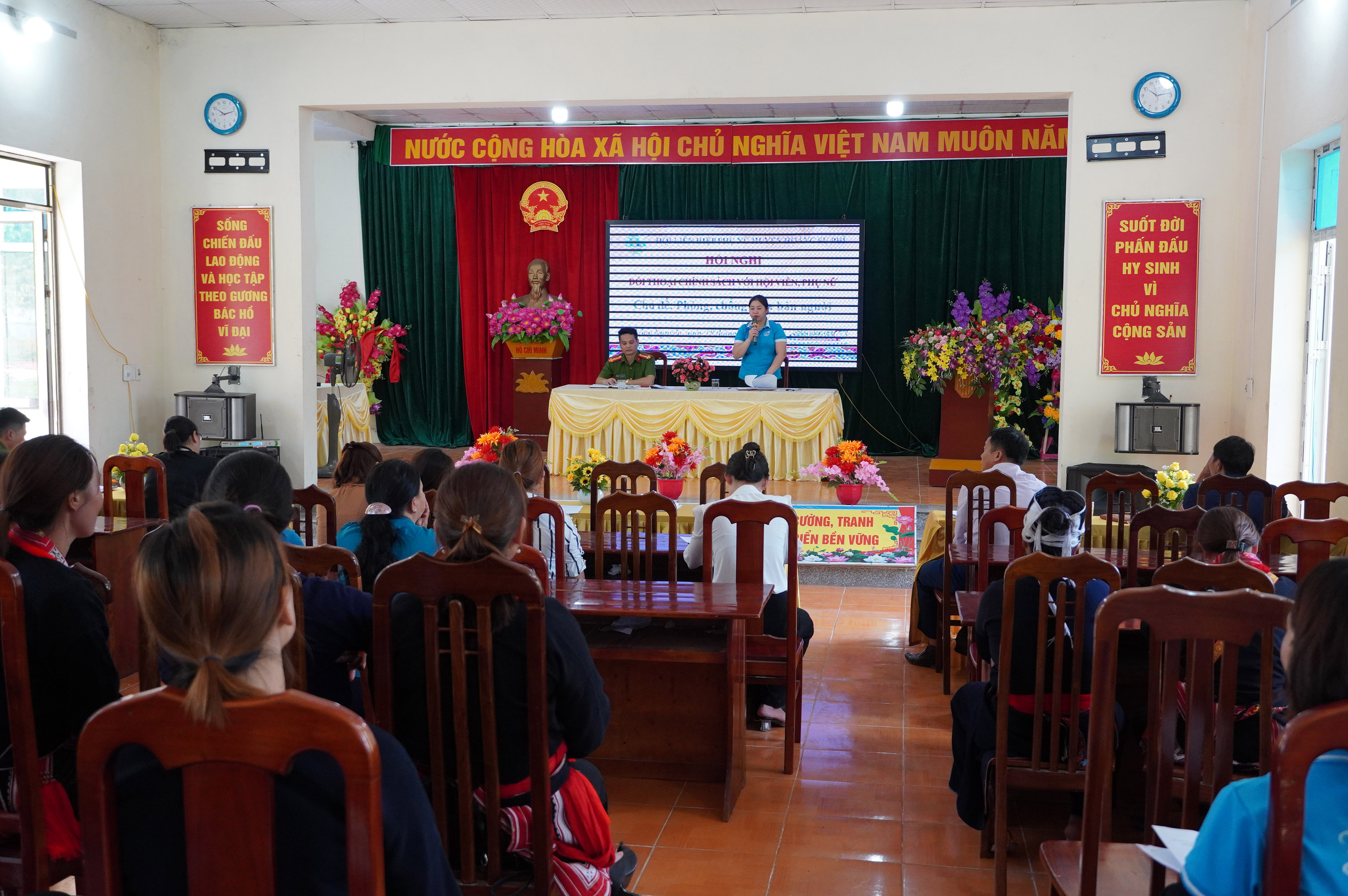 Hội LHPN huyện đối thoại chính sách về phòng, chống mua bán người tại xã Thông Nguyên